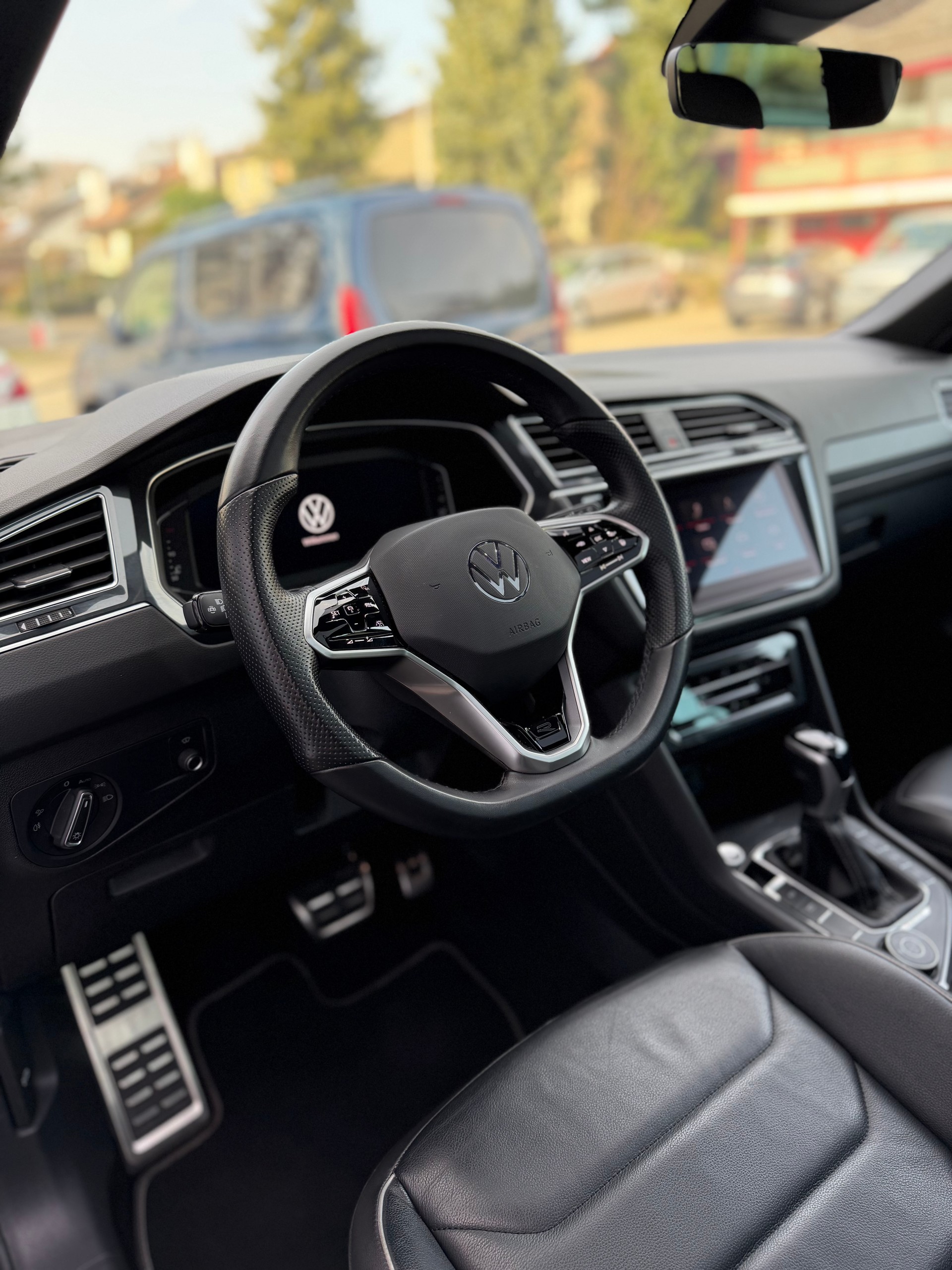 VW Tiguan 2.0TSI R-Line 4Motion DSG-image-4