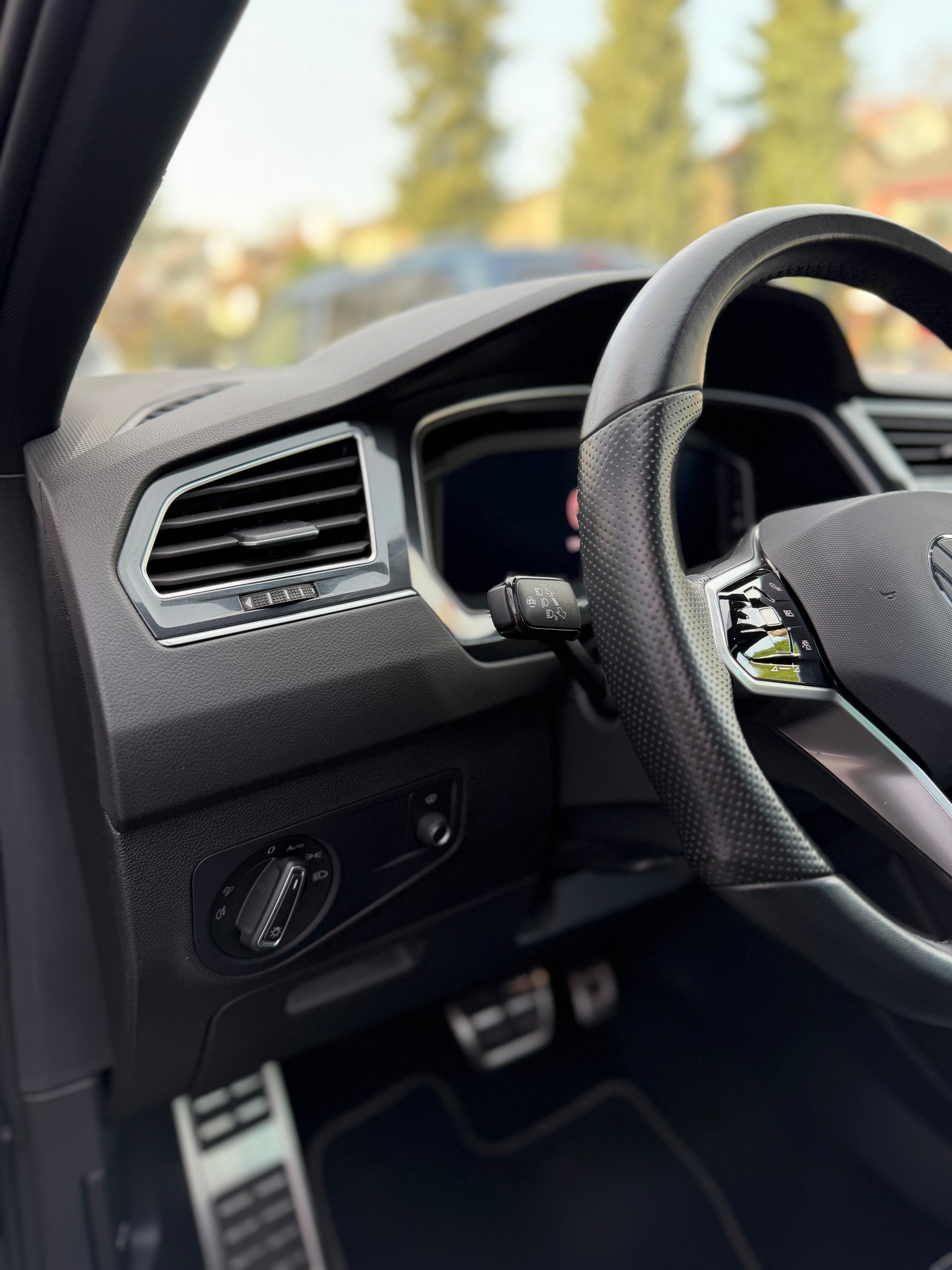 VW Tiguan 2.0TSI R-Line 4Motion DSG-image-9