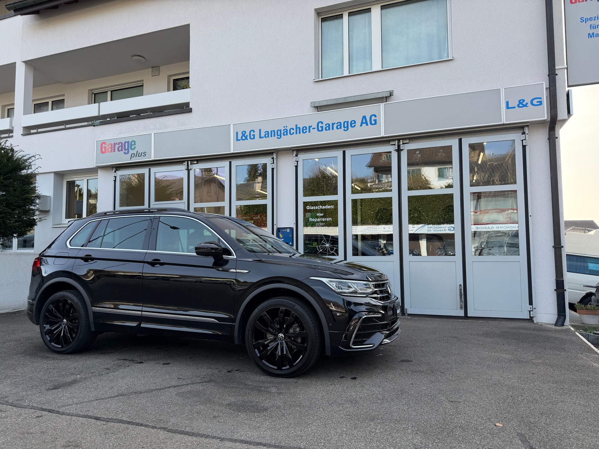 VW Tiguan 2.0TSI R-Line 4Motion DSG-image-1