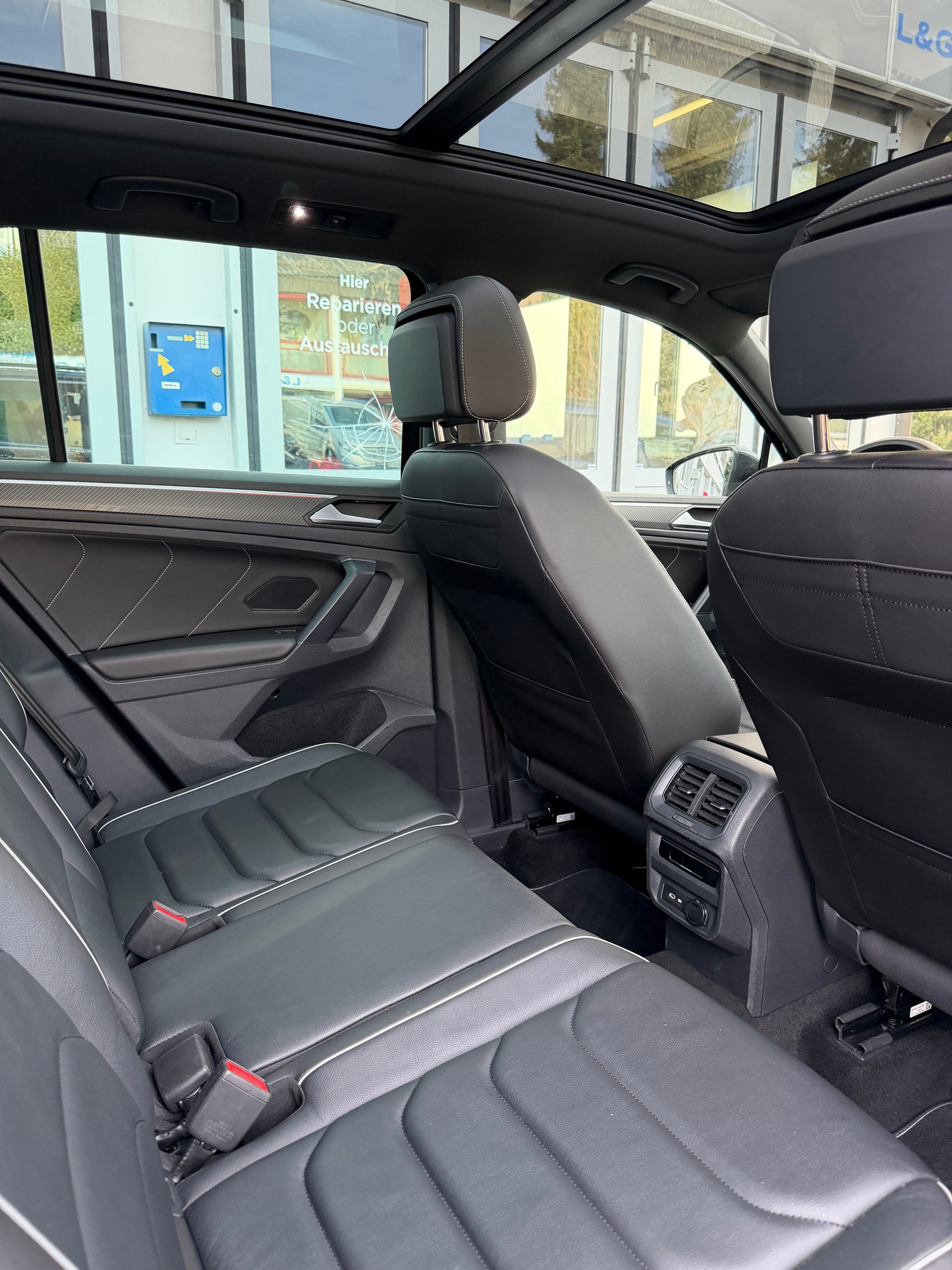 VW Tiguan 2.0TSI R-Line 4Motion DSG-image-12