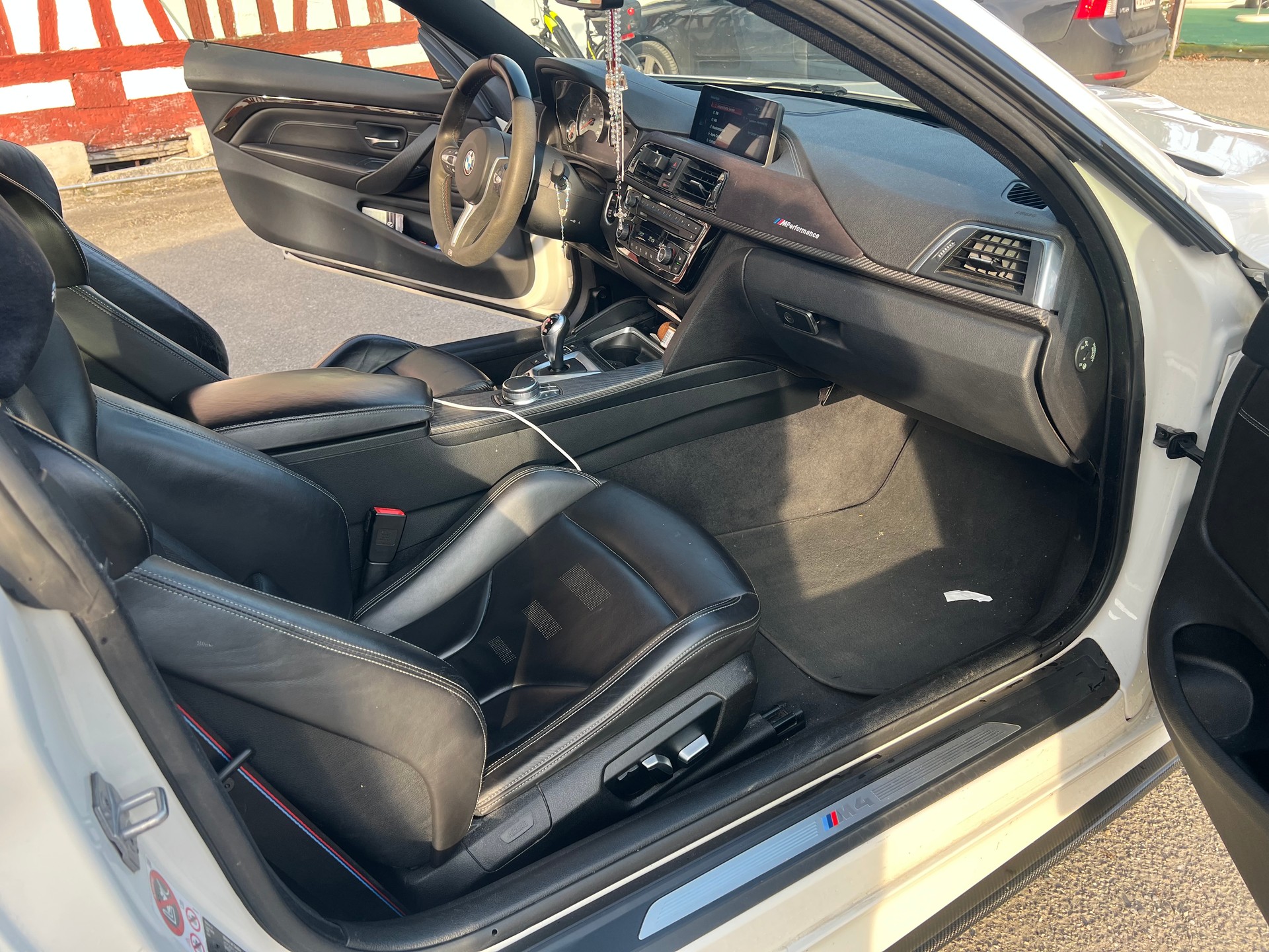BMW M4 Competition-image-9