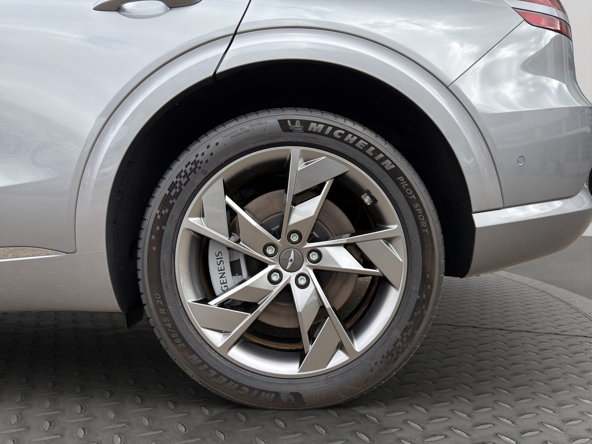 GENESIS GV70 Dual Motor Sport AWD-image-5