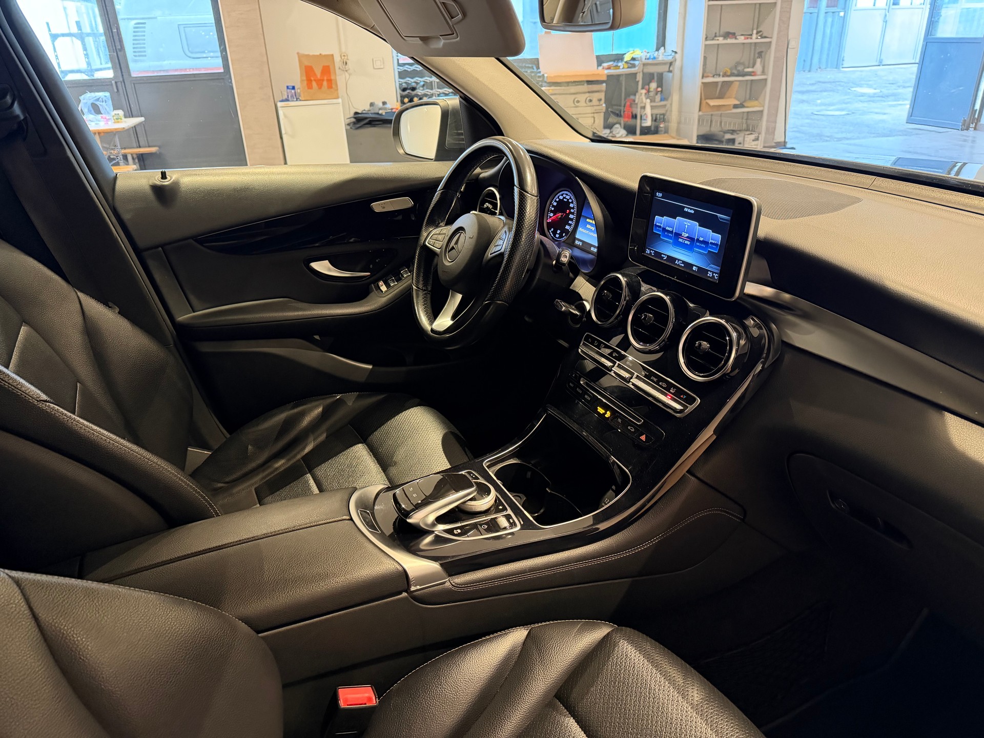 MERCEDES-BENZ GLC 220 d AMG Line 4m-image-7