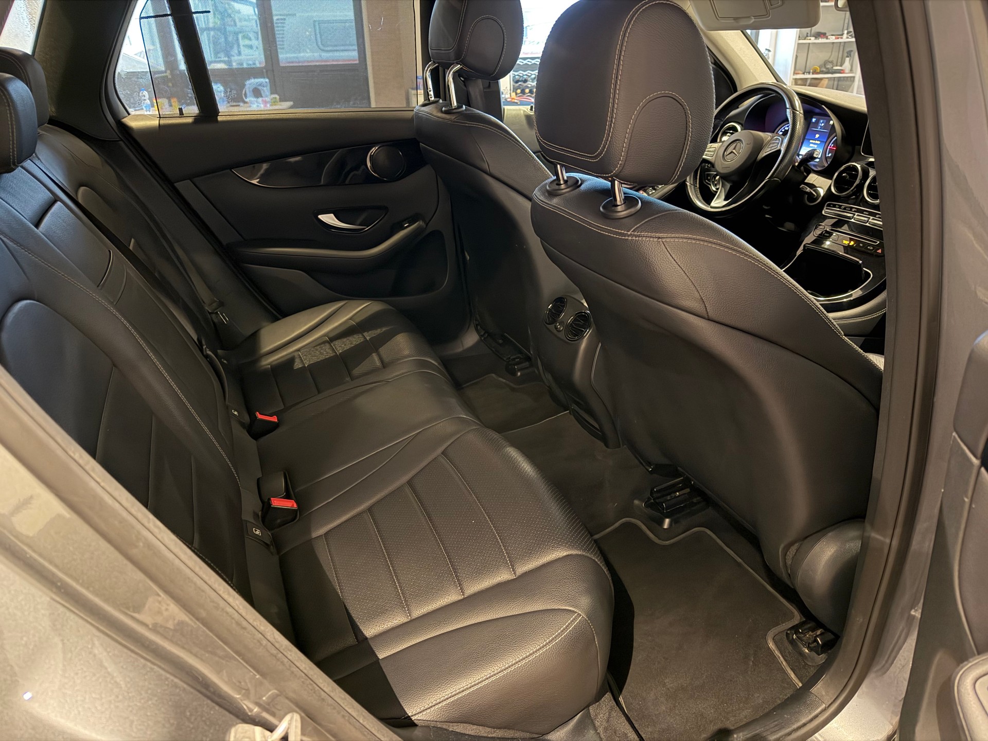 MERCEDES-BENZ GLC 220 d AMG Line 4m-image-8