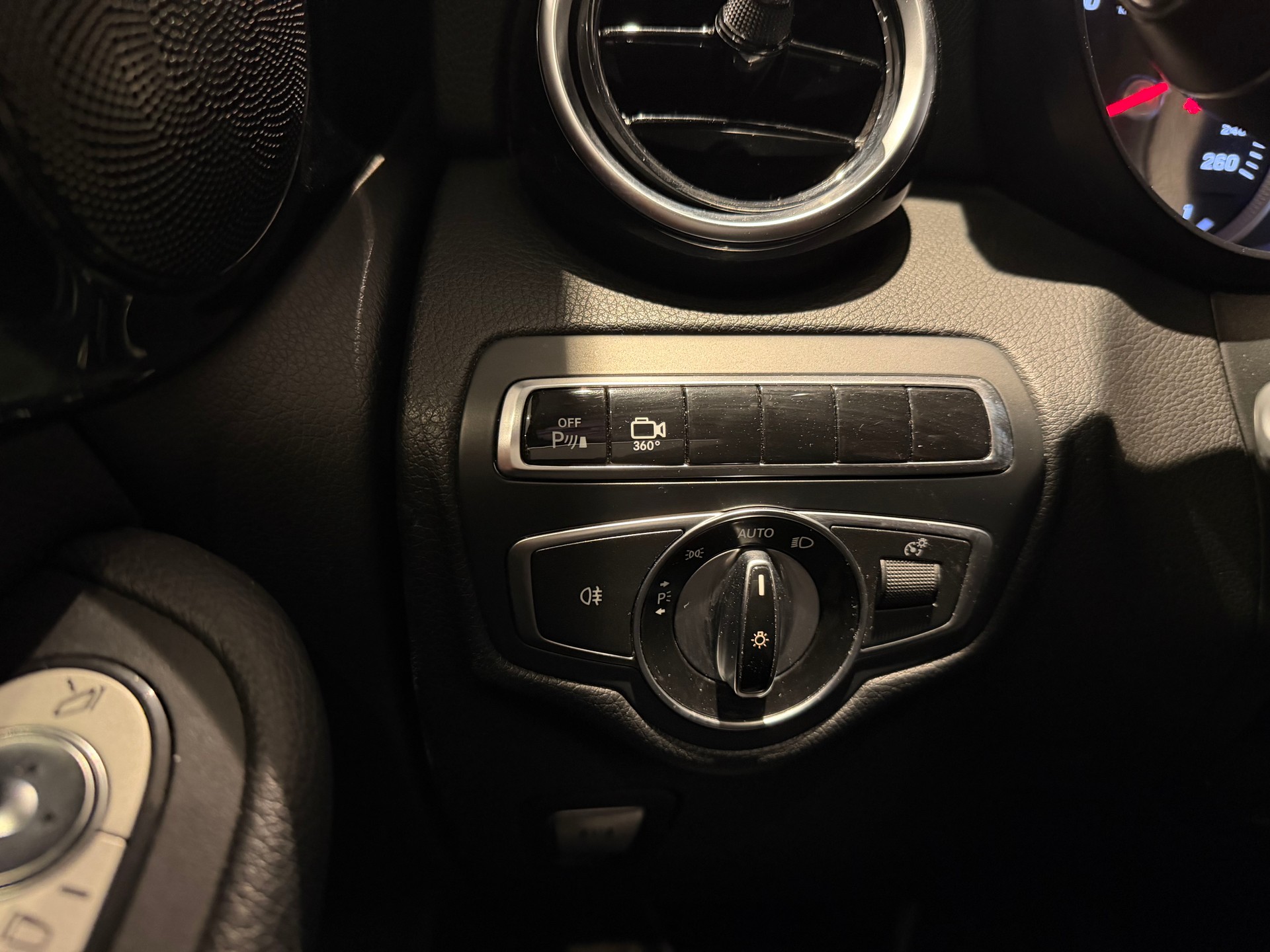 MERCEDES-BENZ GLC 220 d AMG Line 4m-image-14