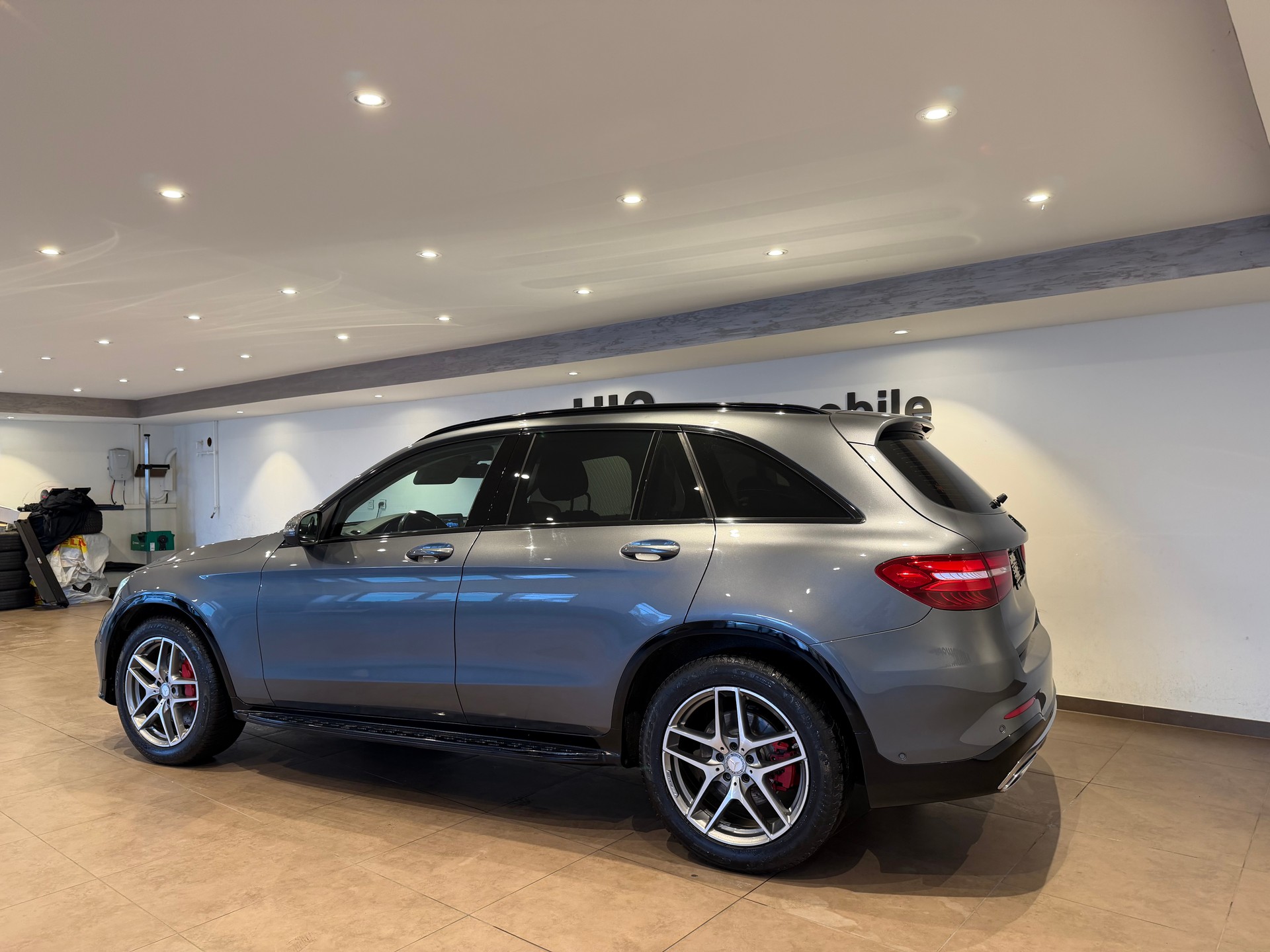MERCEDES-BENZ GLC 220 d AMG Line 4m-image-3