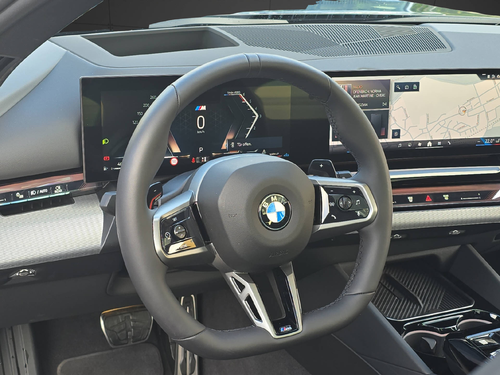 BMW 520d xDrive Touring M Sport PRO ** VOLLAUSSTATTUNG // 5 Jahre GARANTIE // 2'000 kg Anhängelast **-image-16