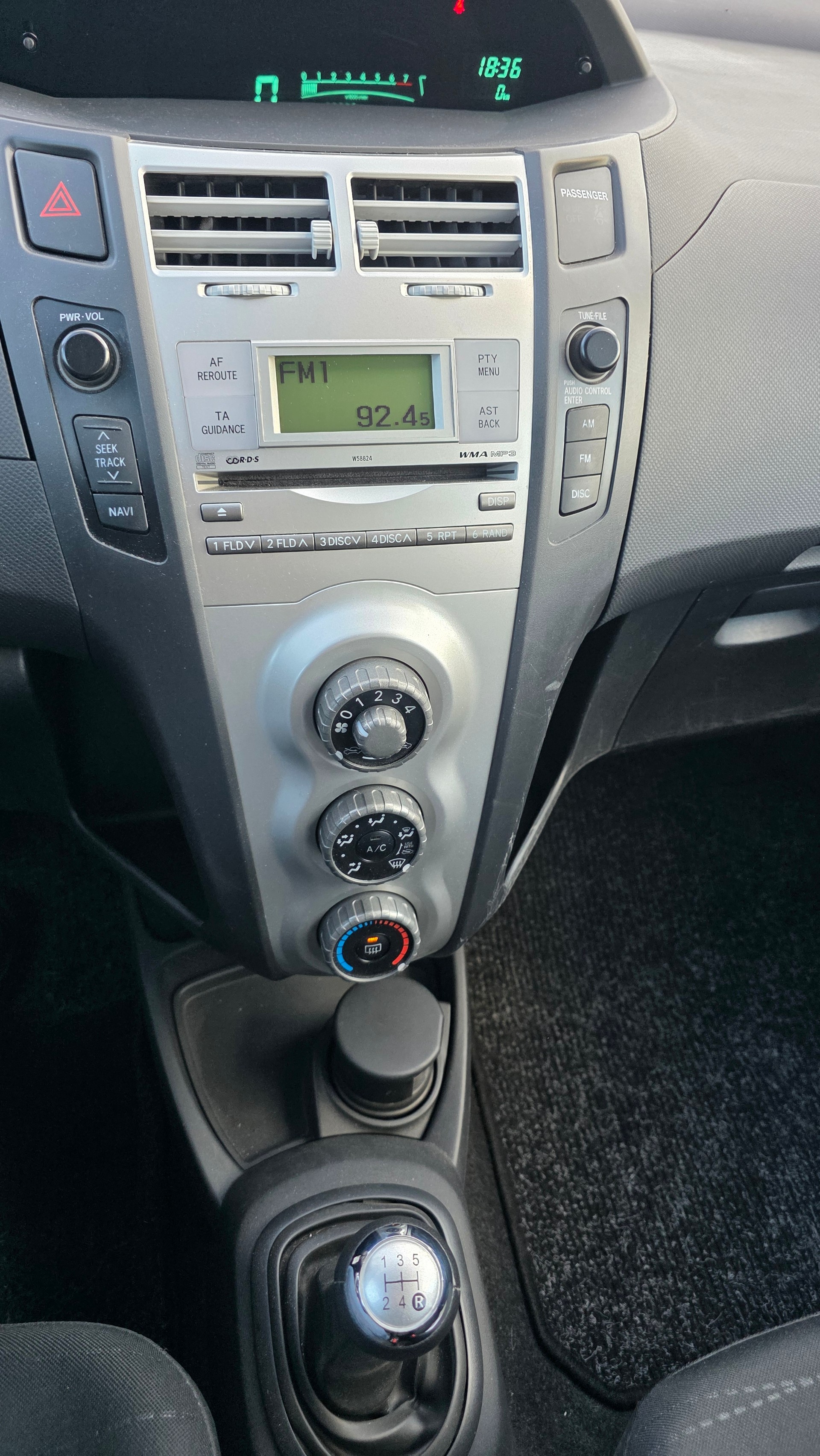 TOYOTA Yaris 1.3 Linea Sol-image-7