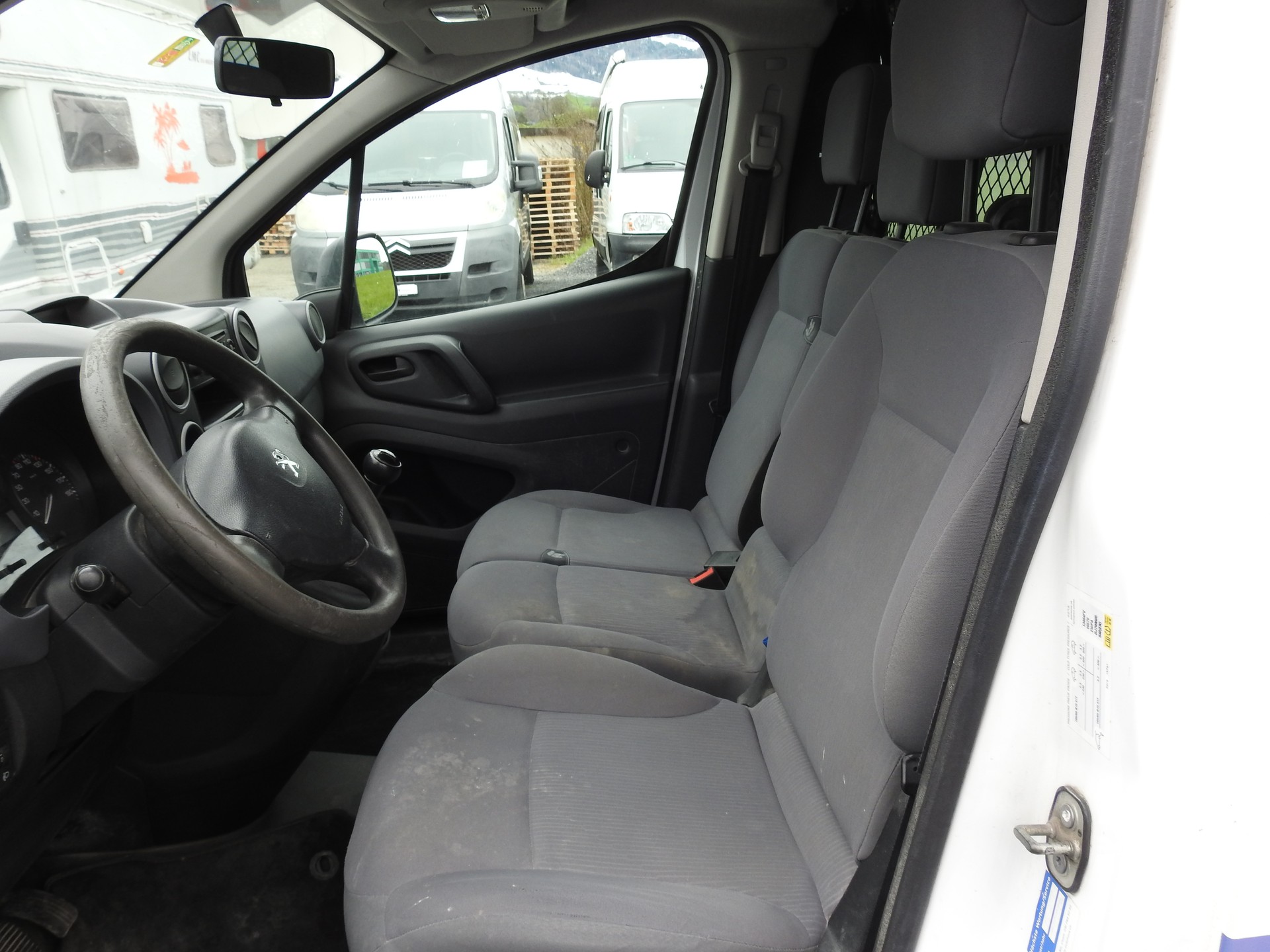PEUGEOT Partner 1.6 VTi Urban-image-10