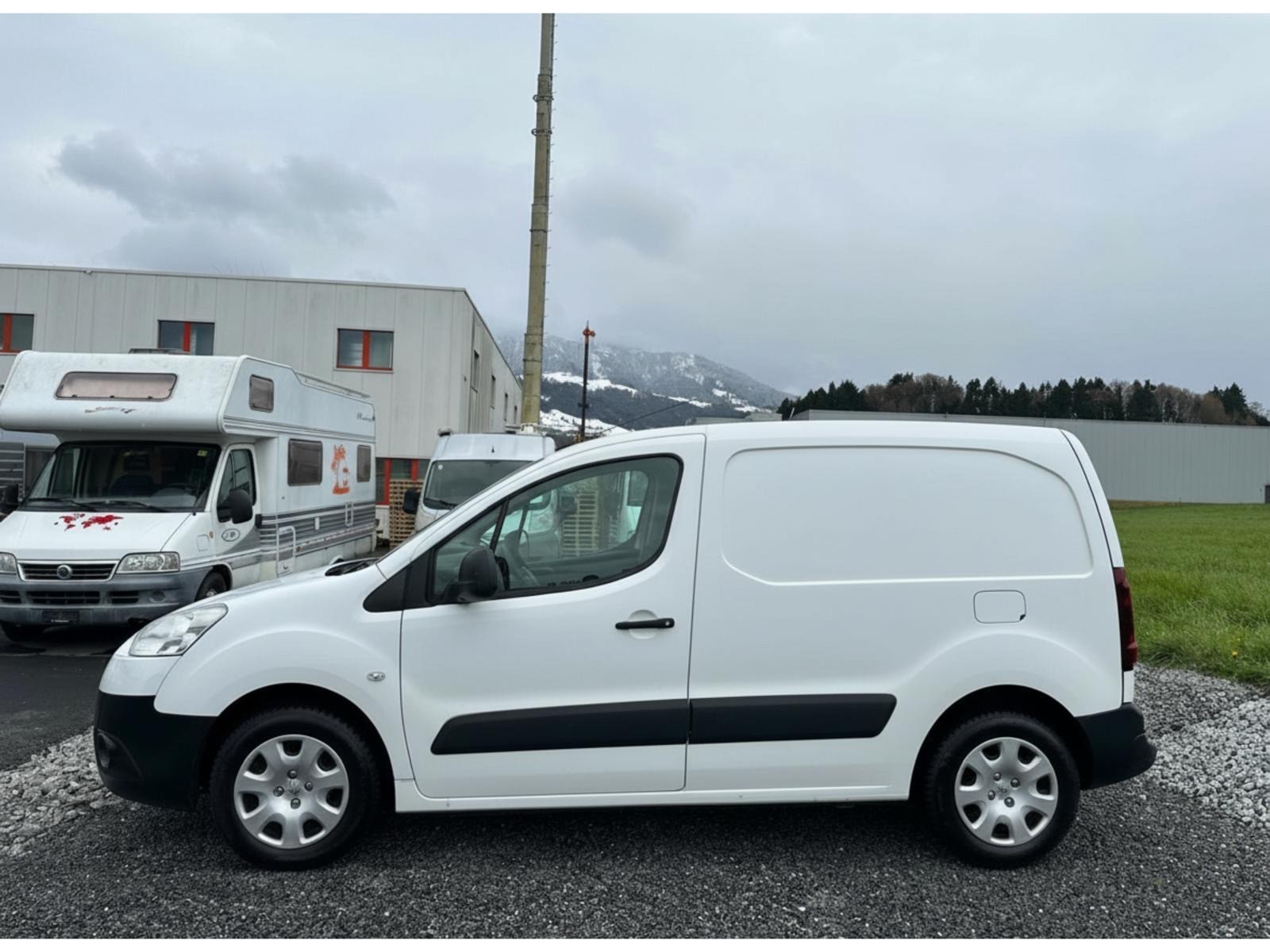PEUGEOT Partner 1.6 VTi Urban-image-6