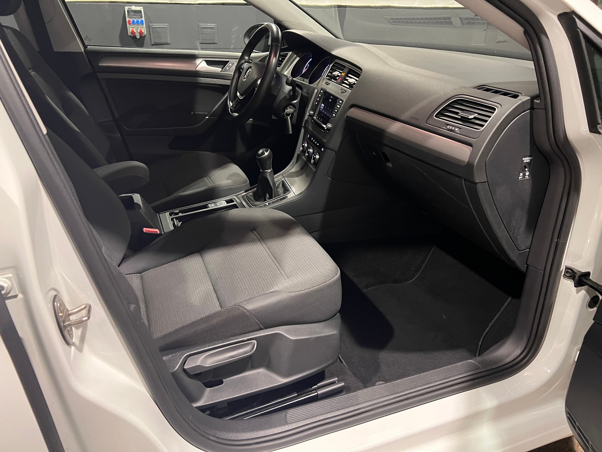 VW Golf 1.0 TSI BlueMotion Comfortline-image-12