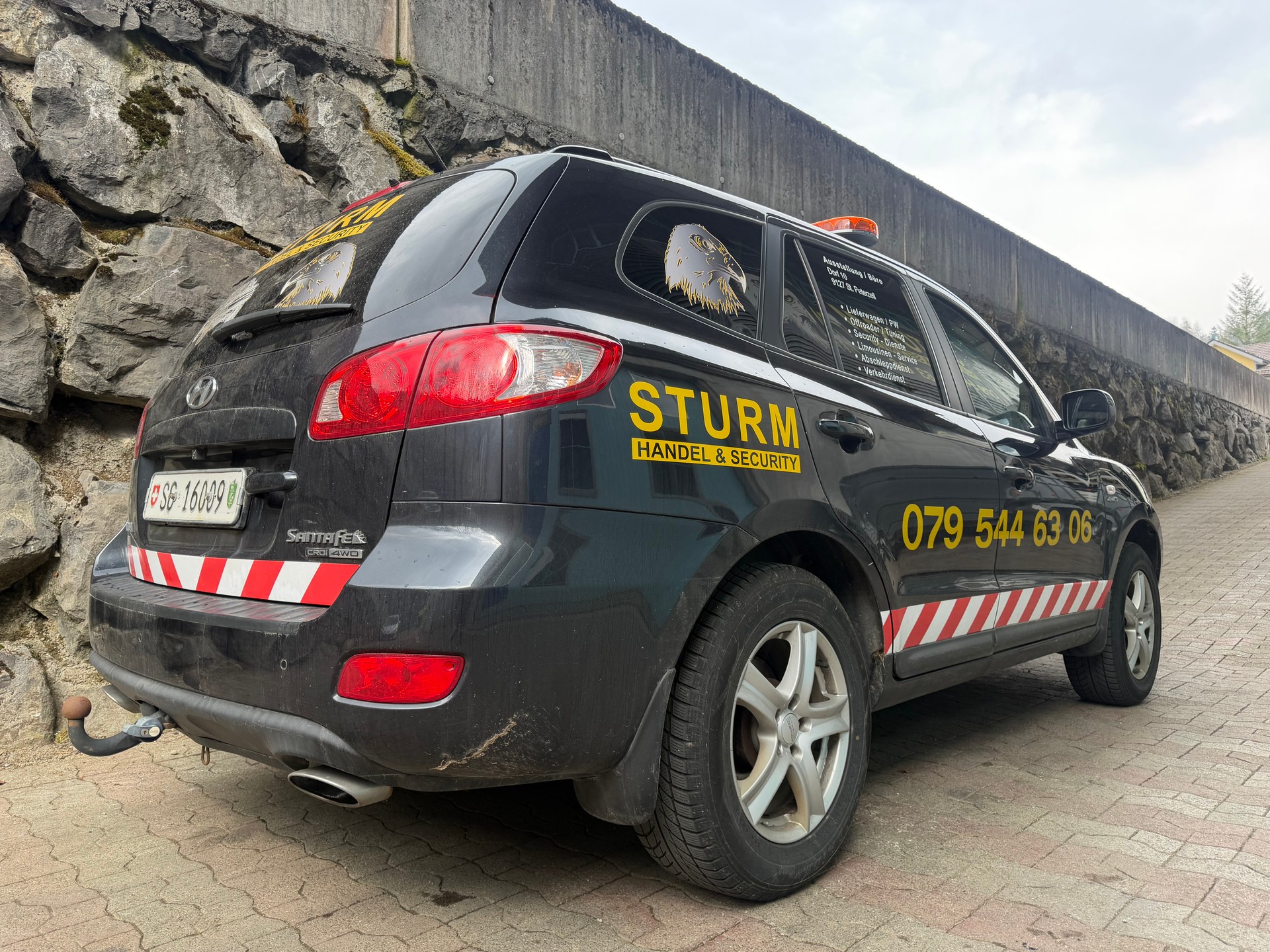 HYUNDAI Santa Fe 2.2 CRDi Style 4WD Automatic-image-3