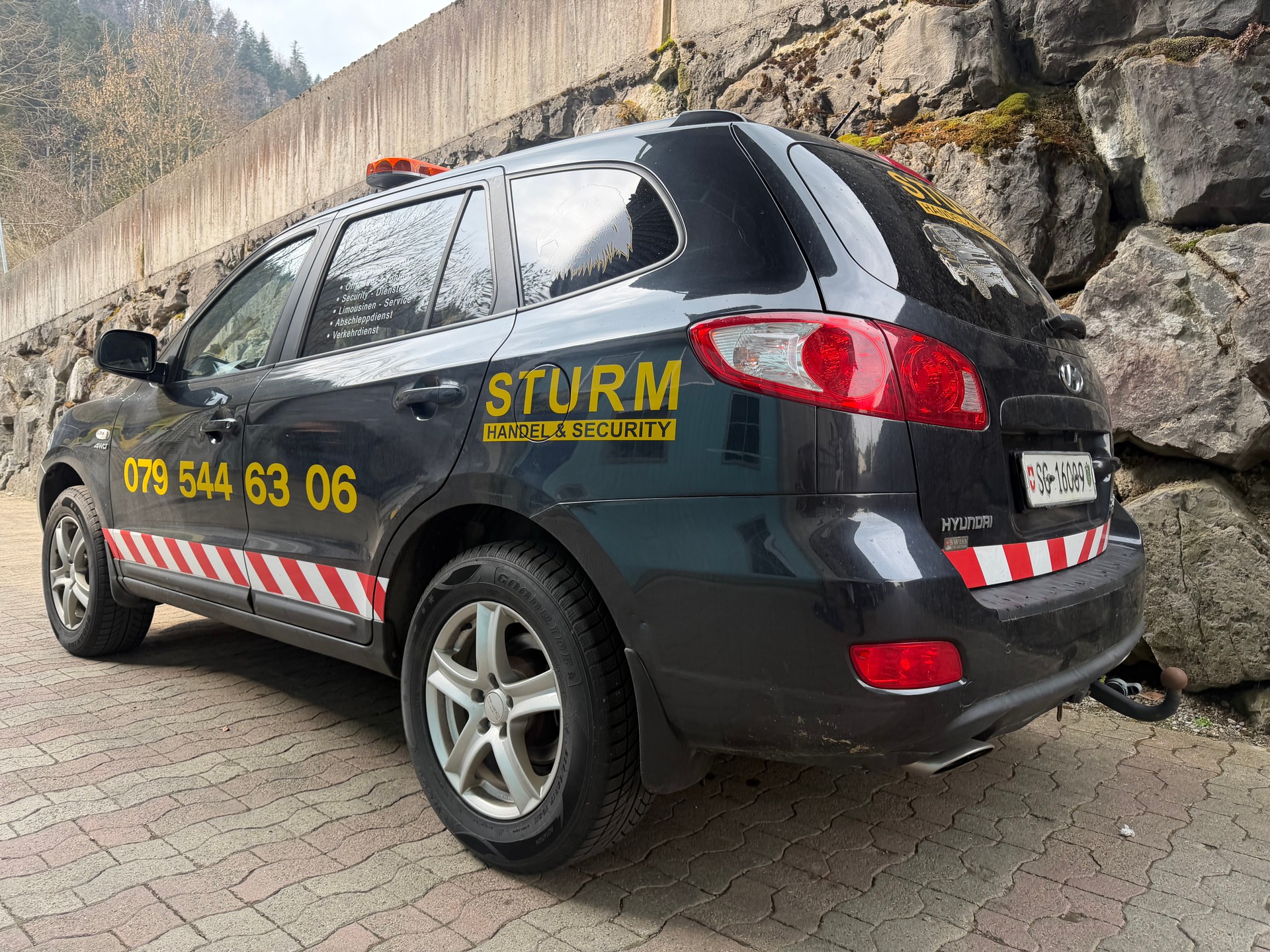 HYUNDAI Santa Fe 2.2 CRDi Style 4WD Automatic-image-2