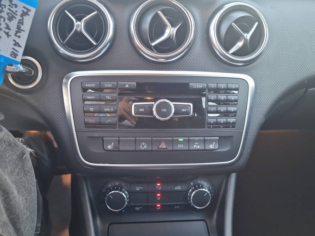 MERCEDES-BENZ A 180 Urban-image-11