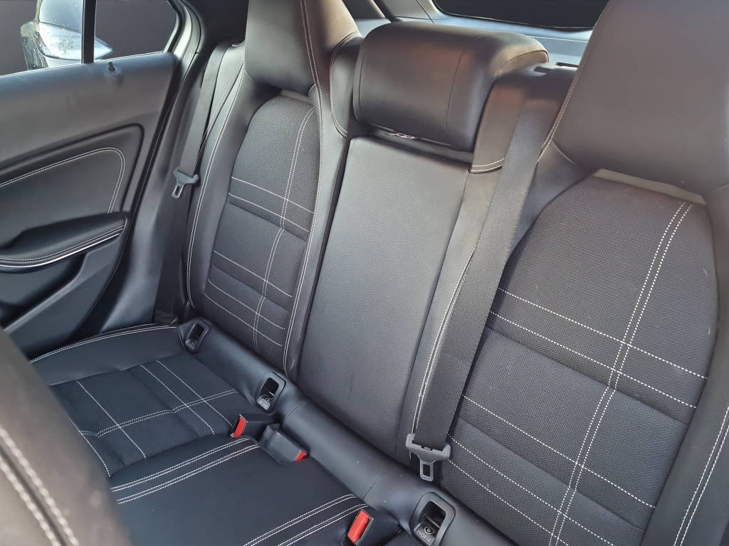 MERCEDES-BENZ A 180 Urban-image-9