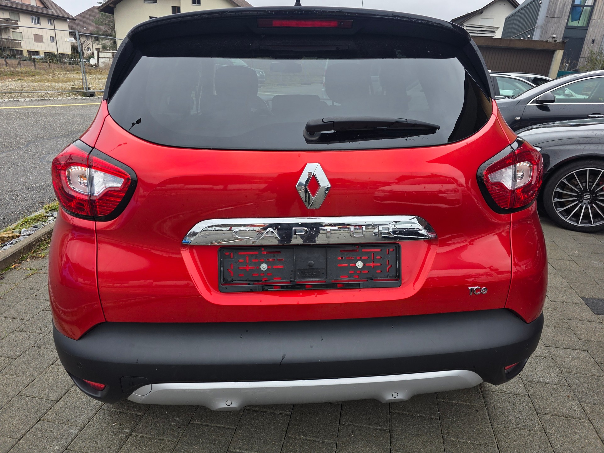 RENAULT Captur 1.2 T 16V Initiale Paris EDC Frisch ab mfk-image-4
