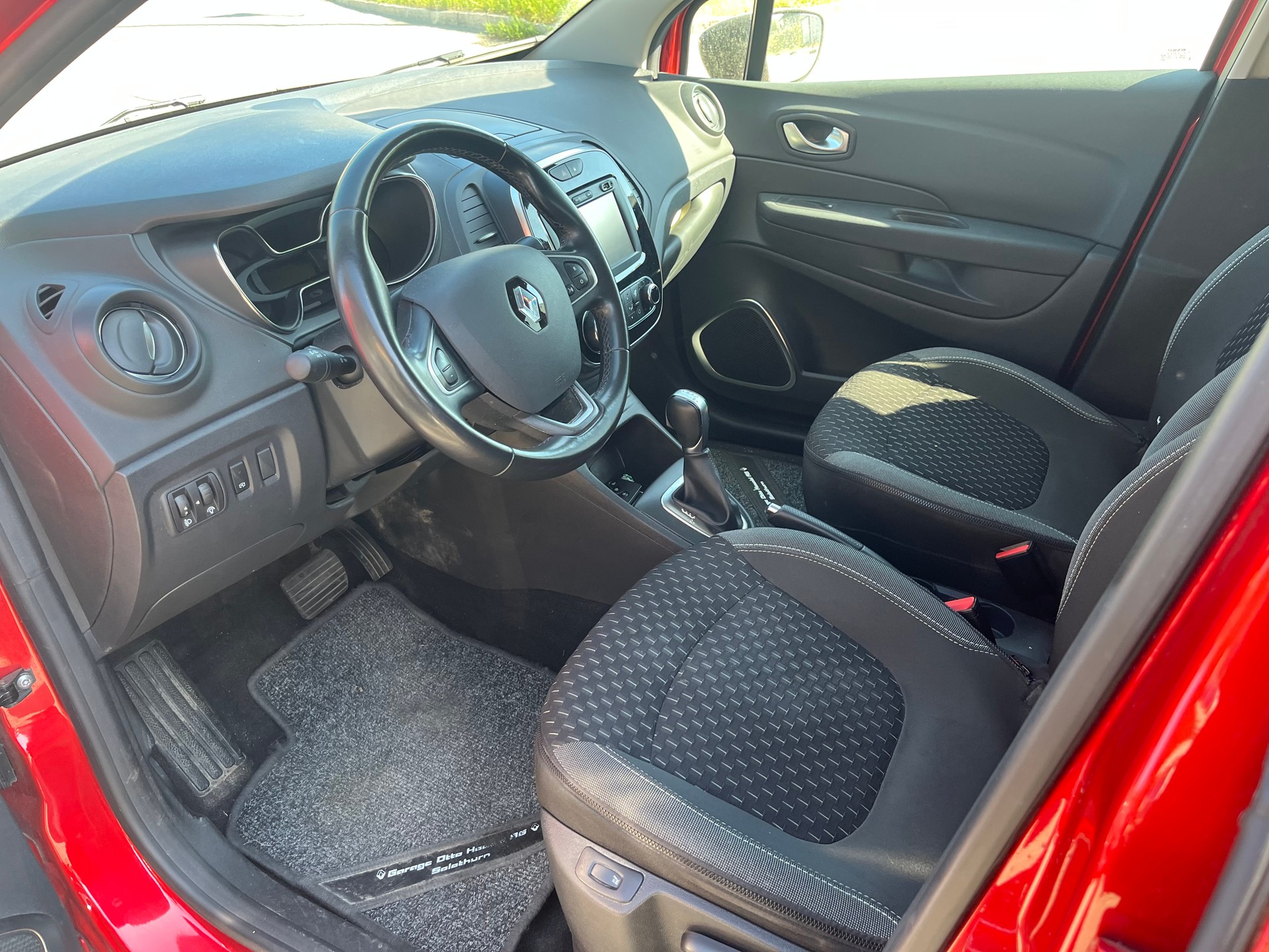 RENAULT Captur 1.2 T 16V Initiale Paris EDC Frisch ab mfk-image-5