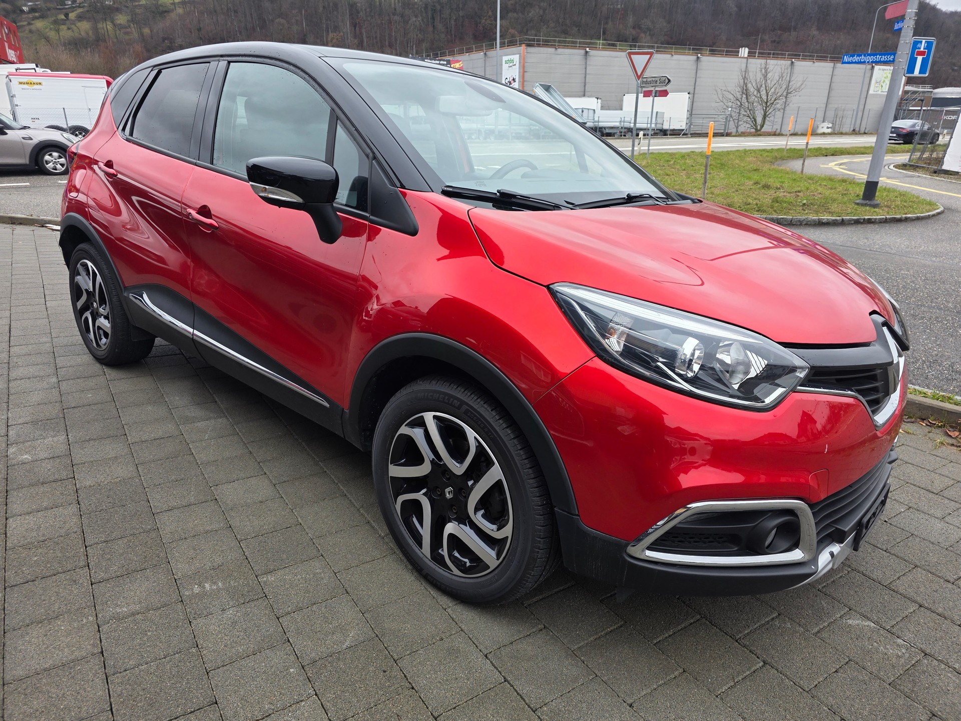 RENAULT Captur 1.2 T 16V Initiale Paris EDC Frisch ab mfk-image-10
