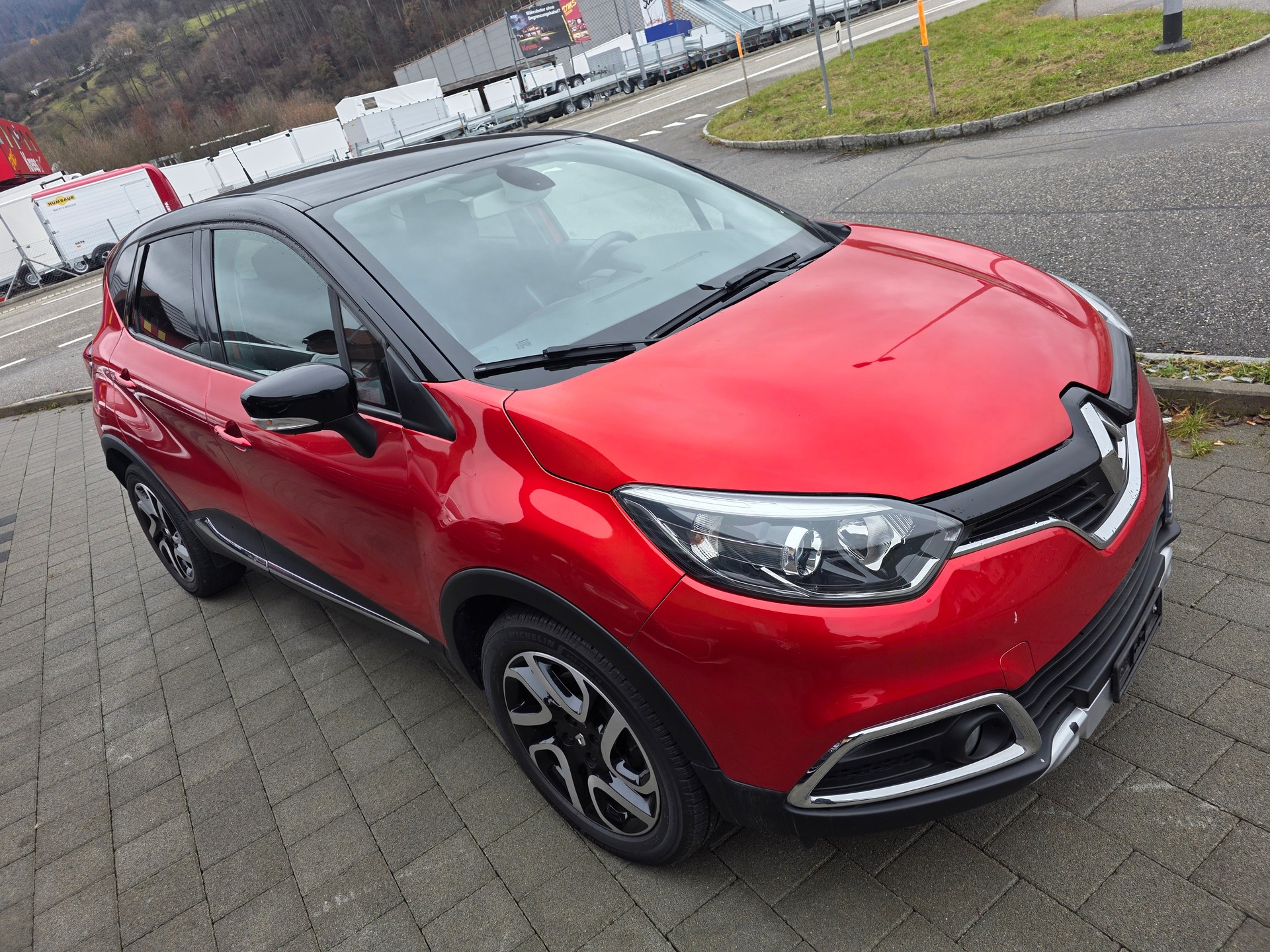 RENAULT Captur 1.2 T 16V Initiale Paris EDC Frisch ab mfk-image-1