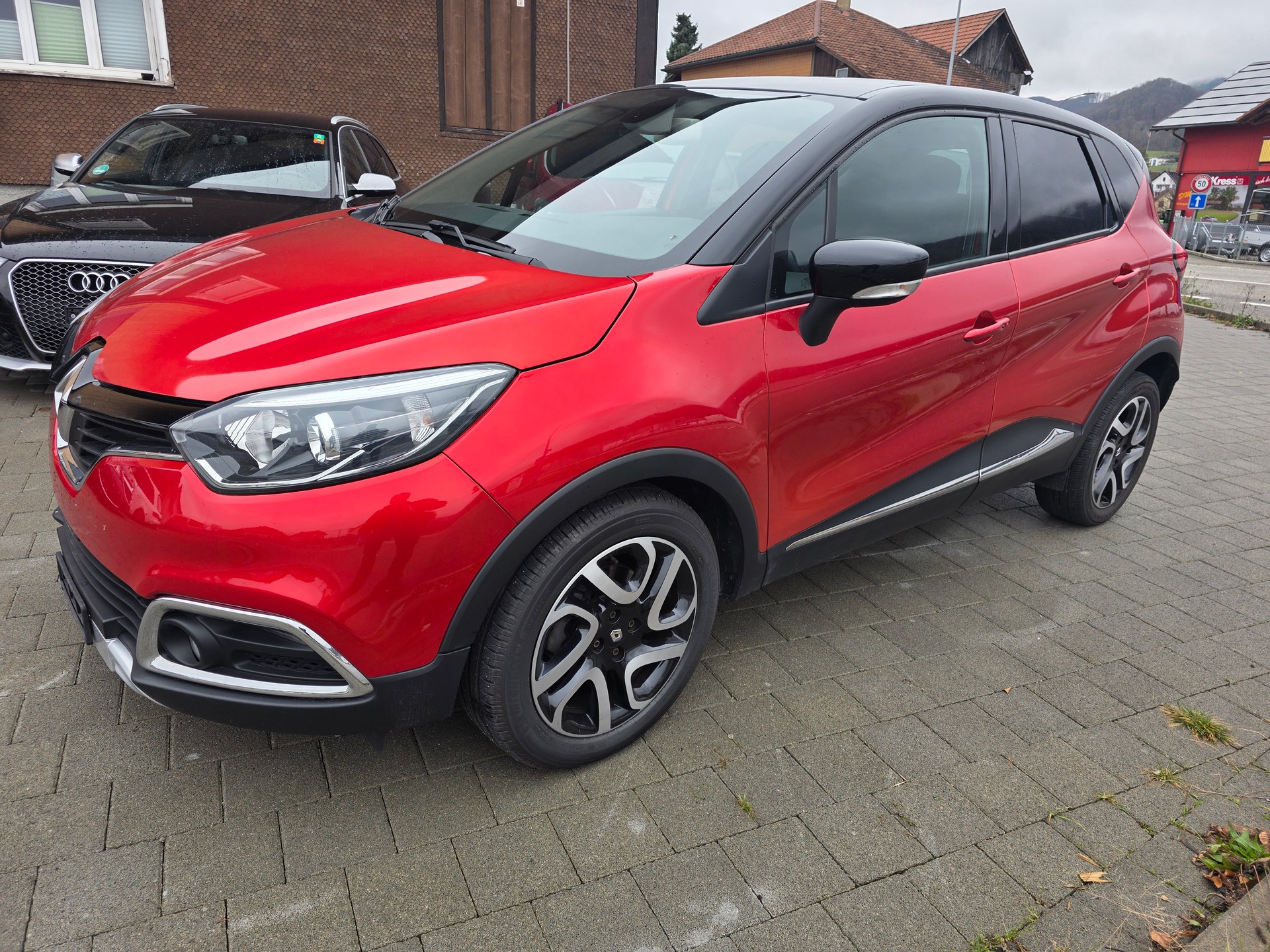 RENAULT Captur 1.2 T 16V Initiale Paris EDC Frisch ab mfk-image-11