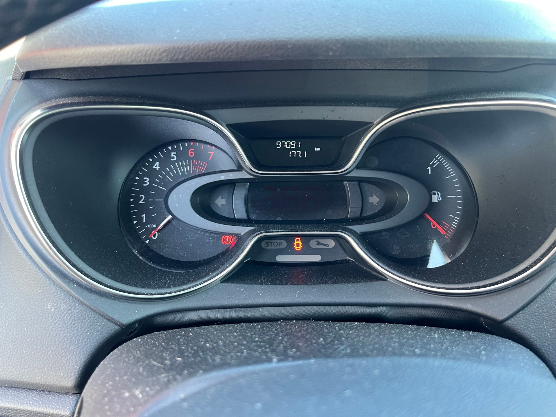 RENAULT Captur 1.2 T 16V Initiale Paris EDC Frisch ab mfk-image-7