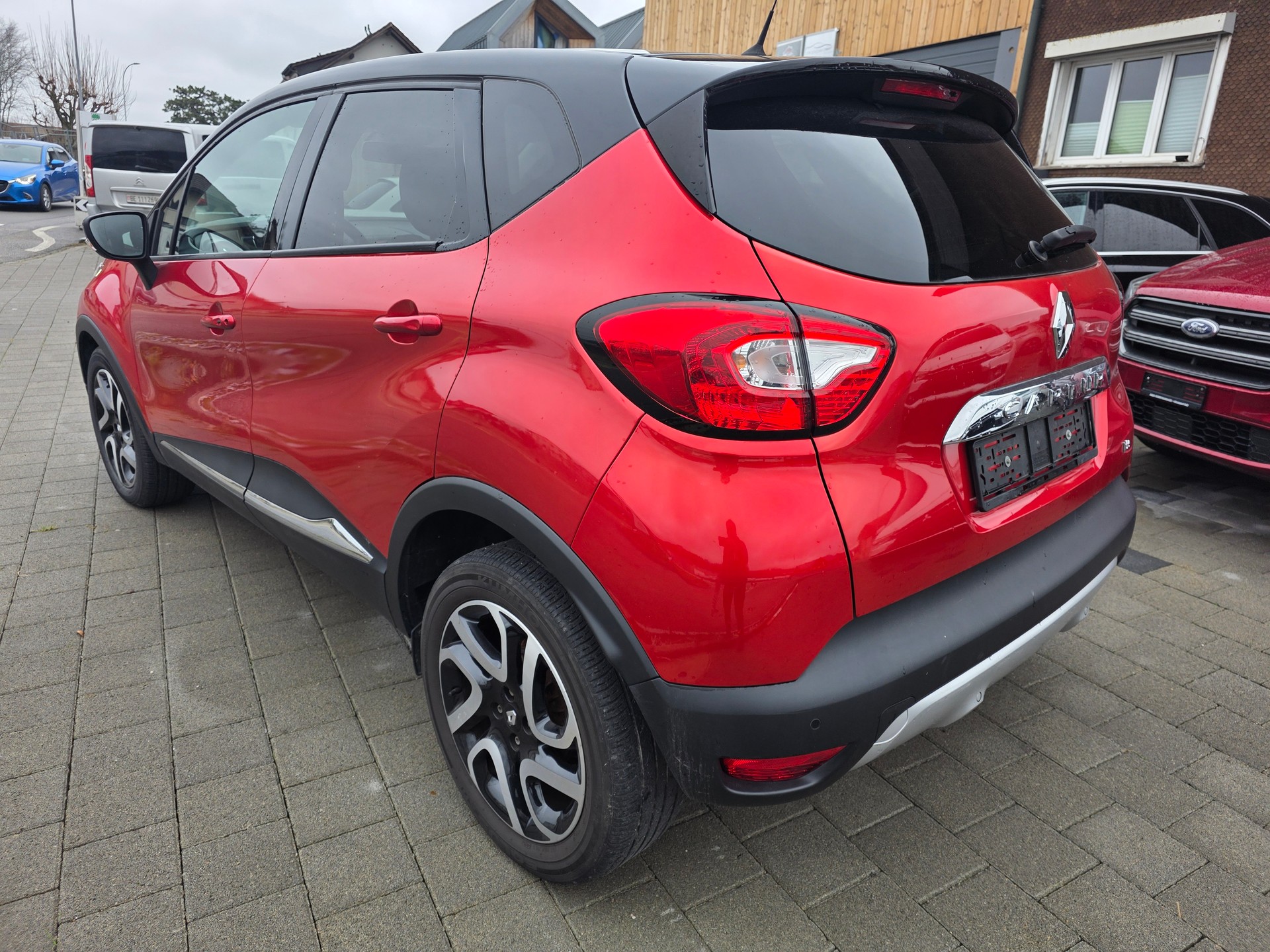 RENAULT Captur 1.2 T 16V Initiale Paris EDC Frisch ab mfk-image-8