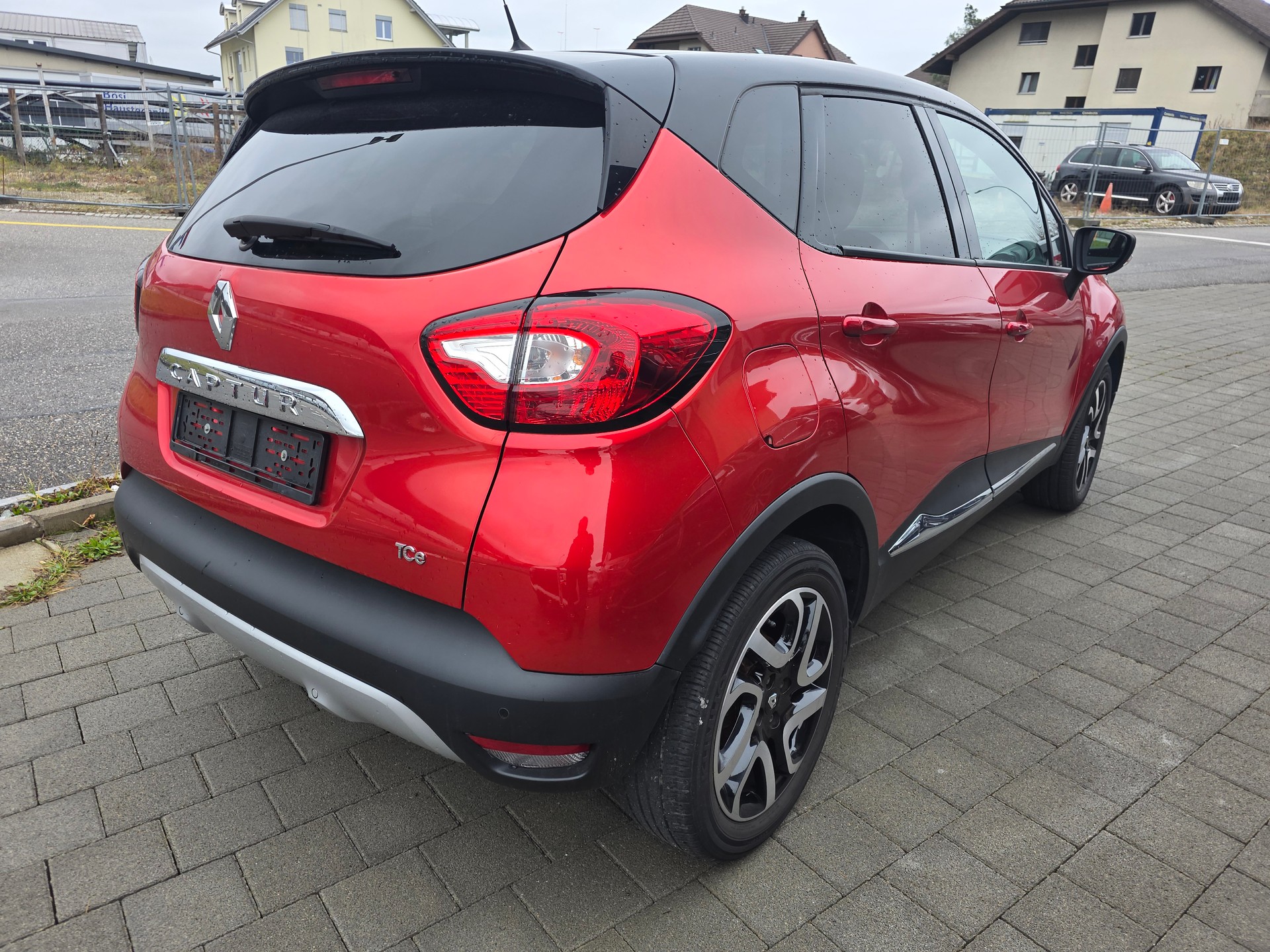 RENAULT Captur 1.2 T 16V Initiale Paris EDC Frisch ab mfk-image-2