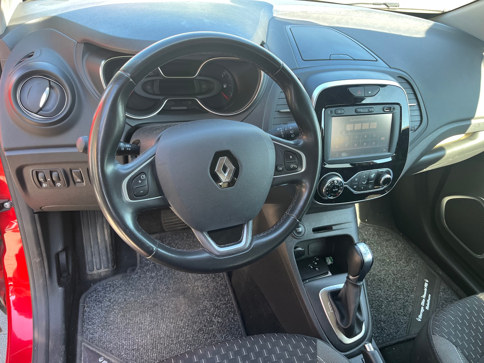 RENAULT Captur 1.2 T 16V Initiale Paris EDC Frisch ab mfk-image-6