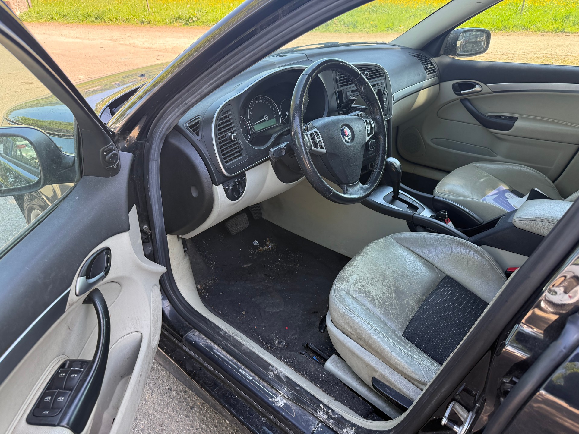SAAB 9-3 1.9 TiD Vector Automatic-image-9