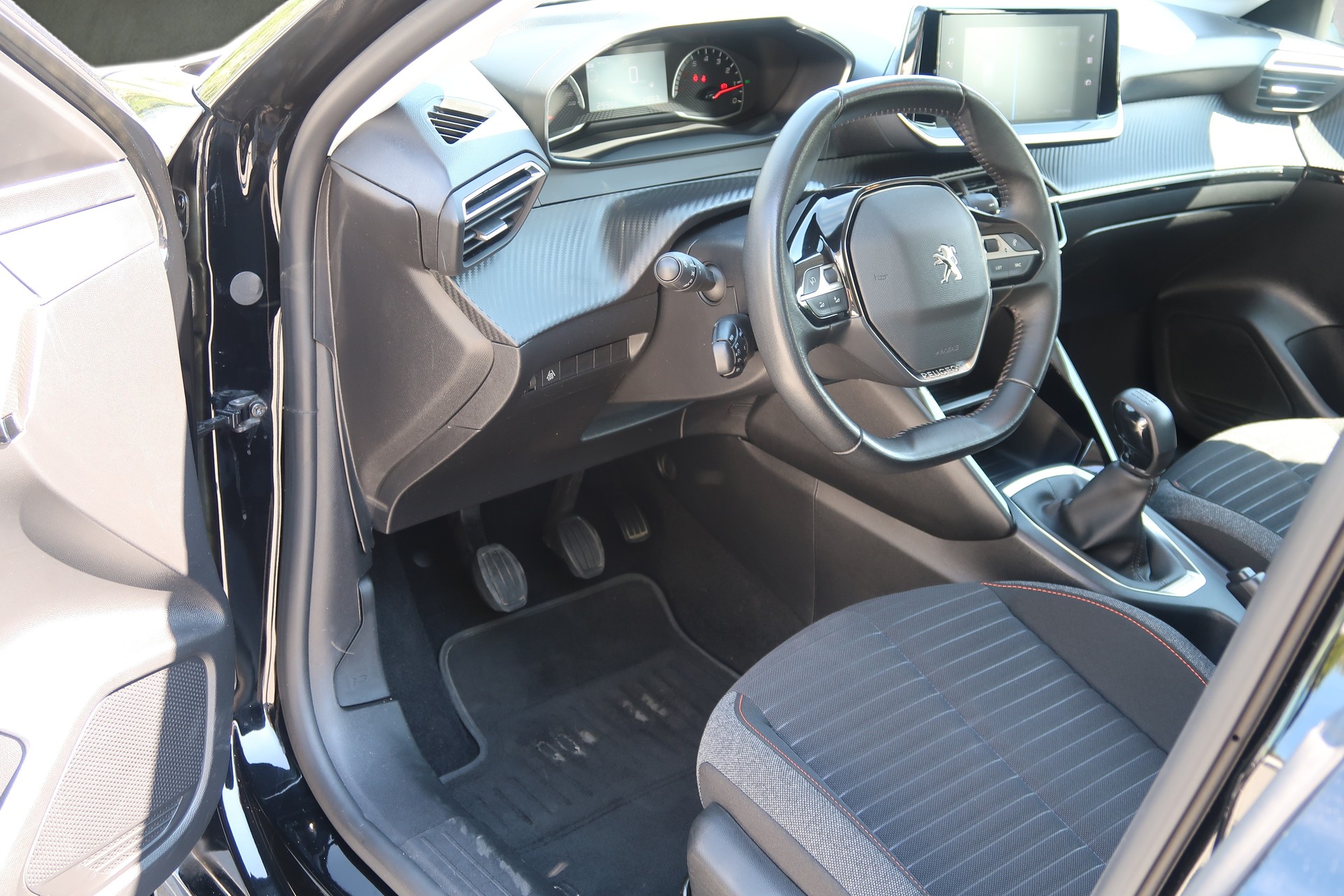PEUGEOT 208 1.2 PureTech Active-image-8