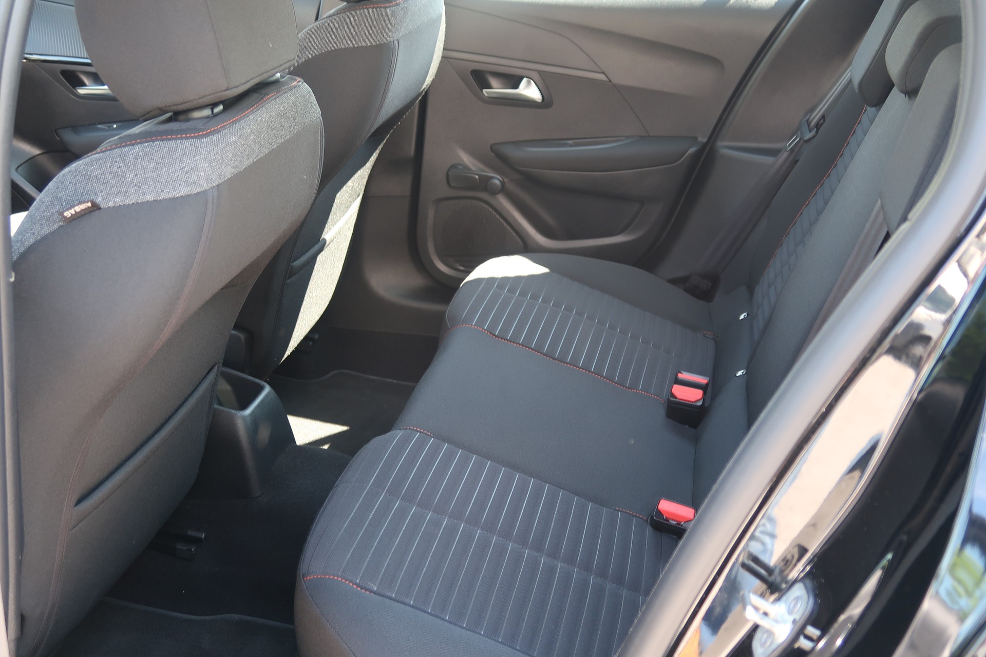 PEUGEOT 208 1.2 PureTech Active-image-9