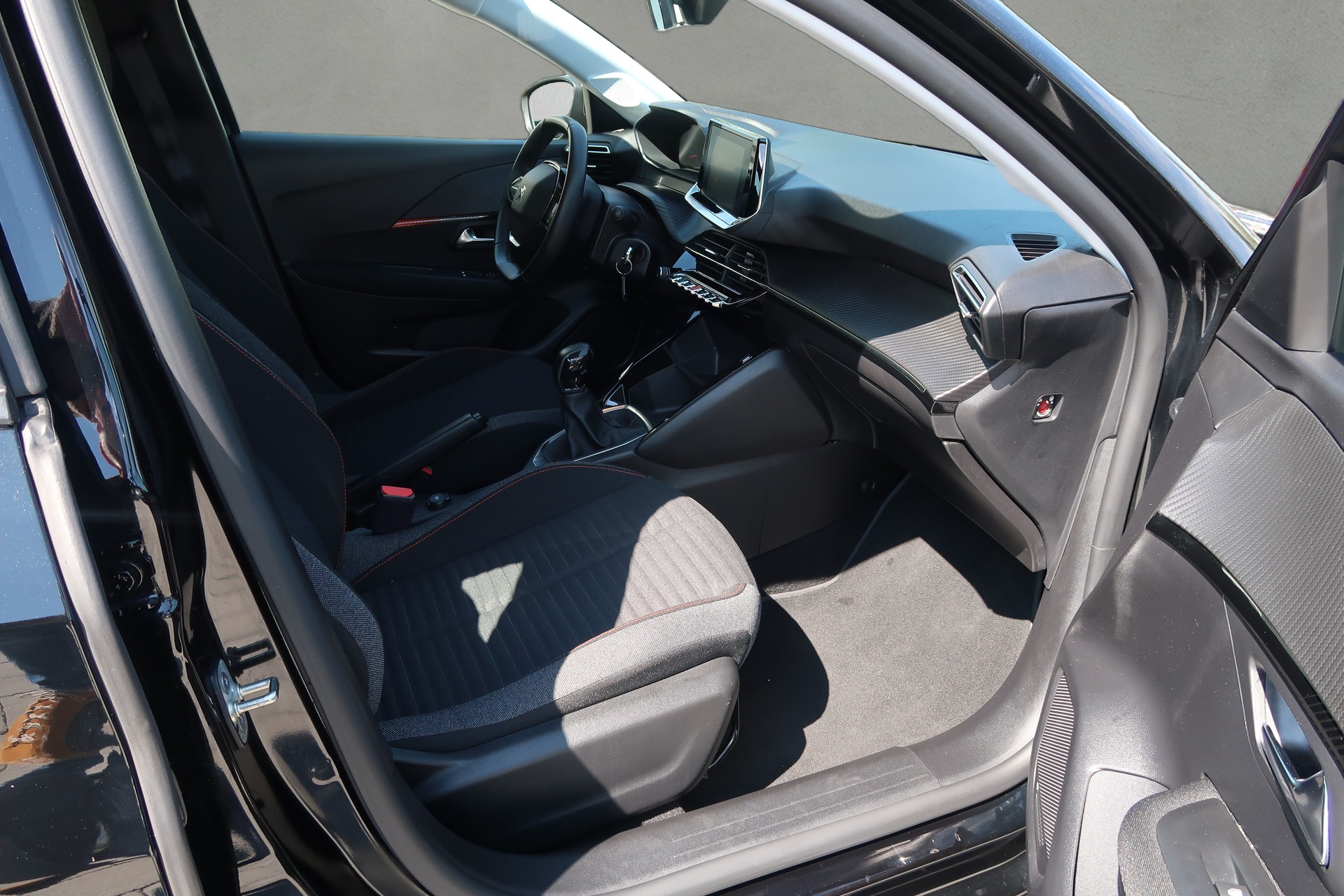 PEUGEOT 208 1.2 PureTech Active-image-12