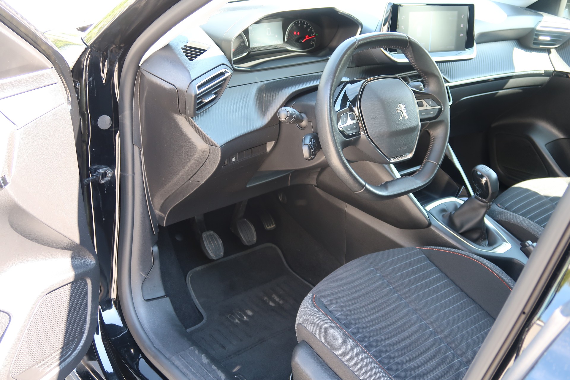 PEUGEOT 208 1.2 PureTech Active-image-8