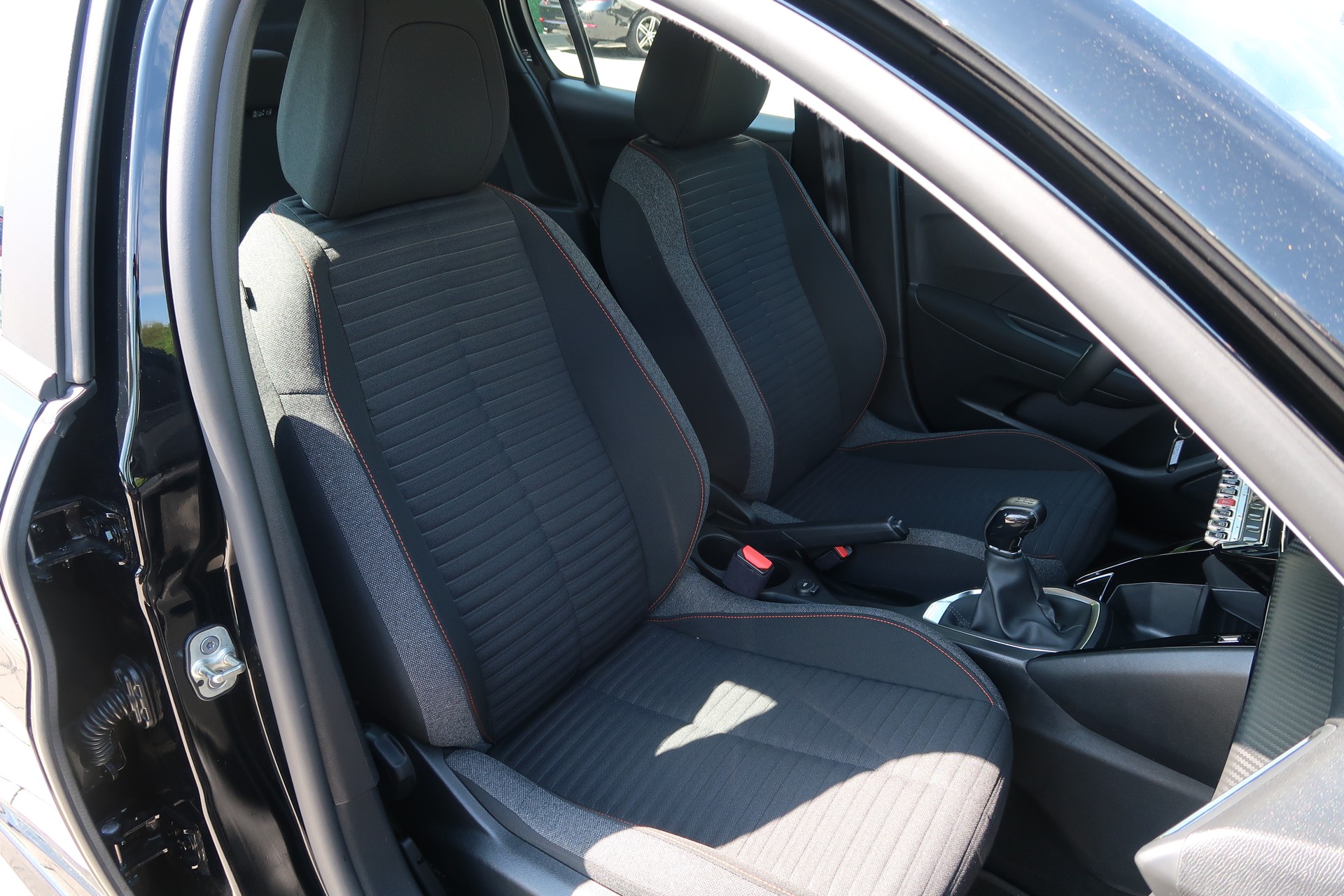 PEUGEOT 208 1.2 PureTech Active-image-13