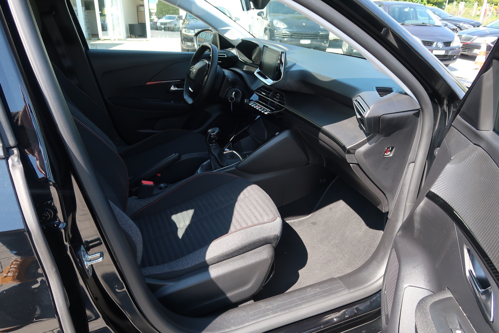 PEUGEOT 208 1.2 PureTech Active-image-12