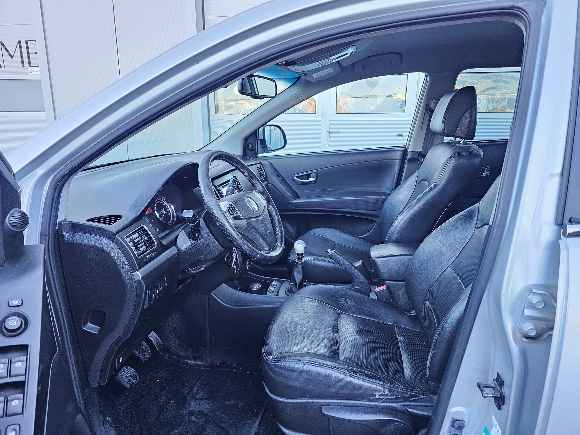 KGM-SsangYong Korando 2.0 e-XDI Sapphire 4WD-image-9