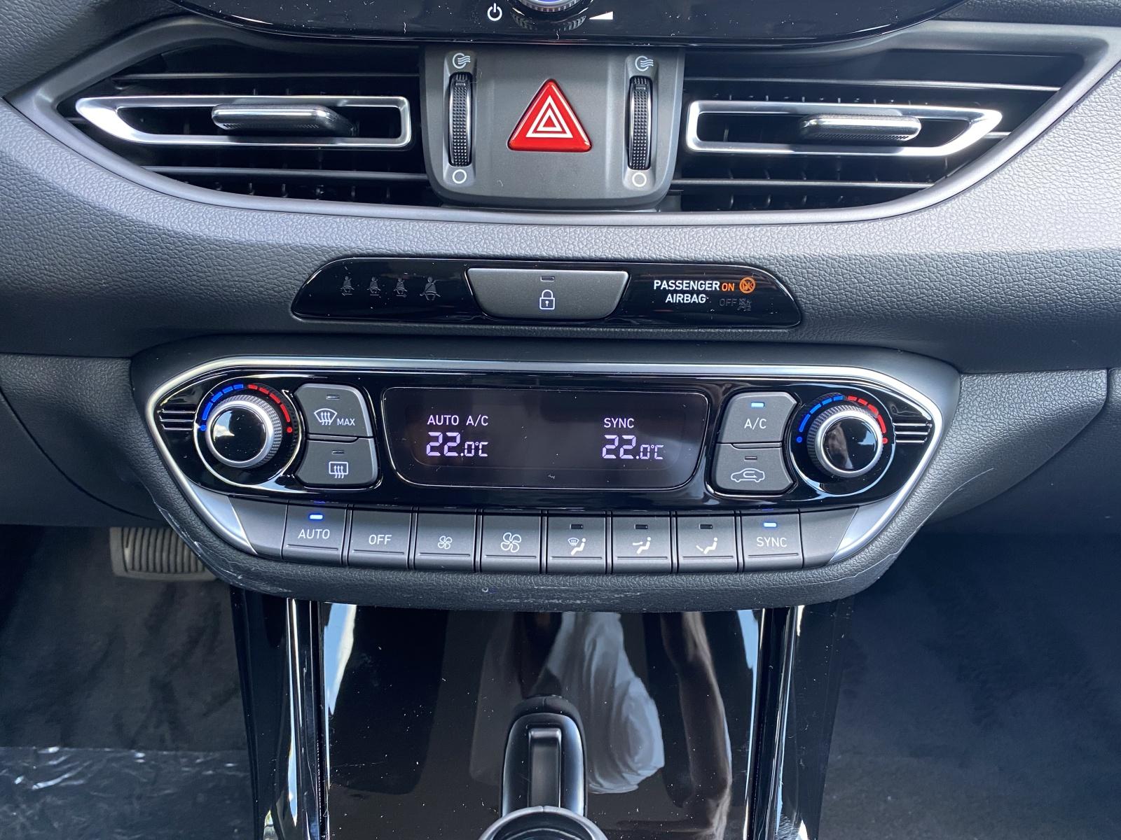 HYUNDAI i30 Wagon 1.5 T-GDi Amplia-image-8