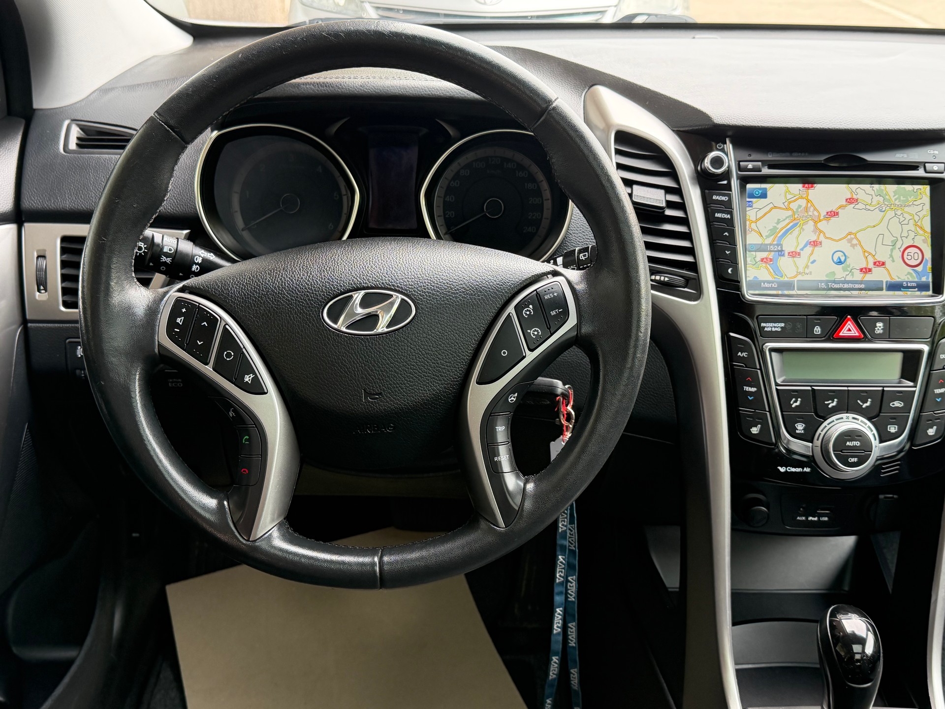 HYUNDAI i30 Wagon 1.6 CRDi Style Automatic-image-12