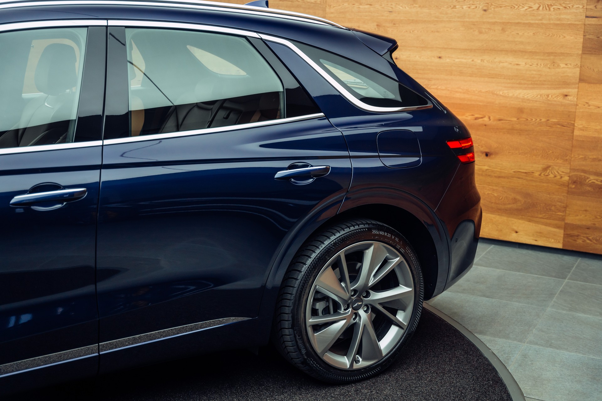 GENESIS GV70 2.2 CRDI Luxury AT8 AWD-image-22