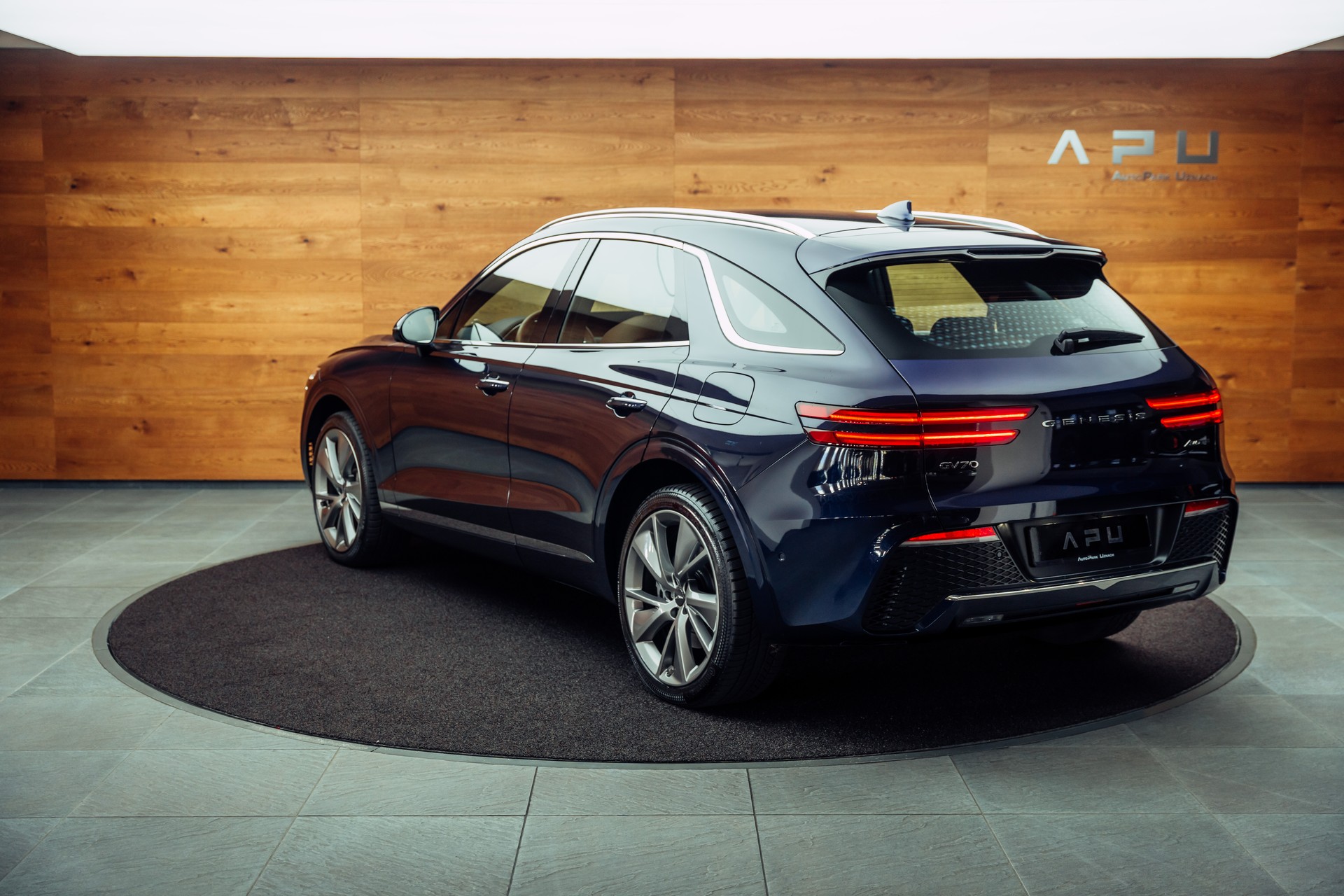 GENESIS GV70 2.2 CRDI Luxury AT8 AWD-image-2