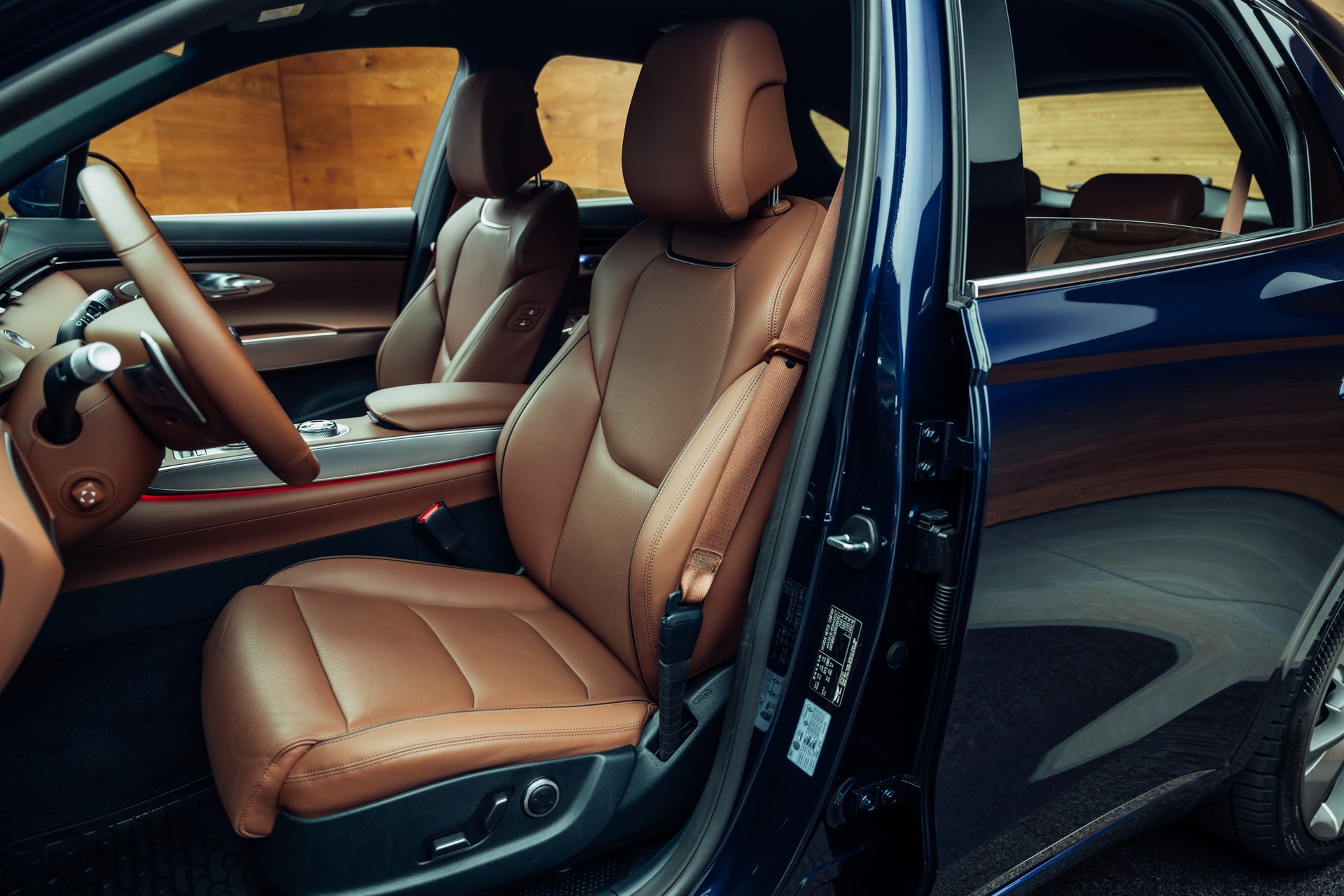 GENESIS GV70 2.2 CRDI Luxury AT8 AWD-image-5