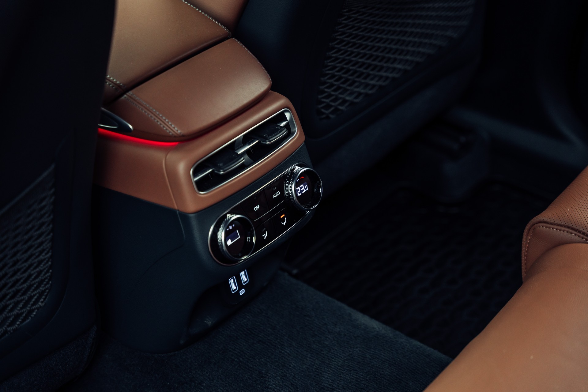 GENESIS GV70 2.2 CRDI Luxury AT8 AWD-image-13