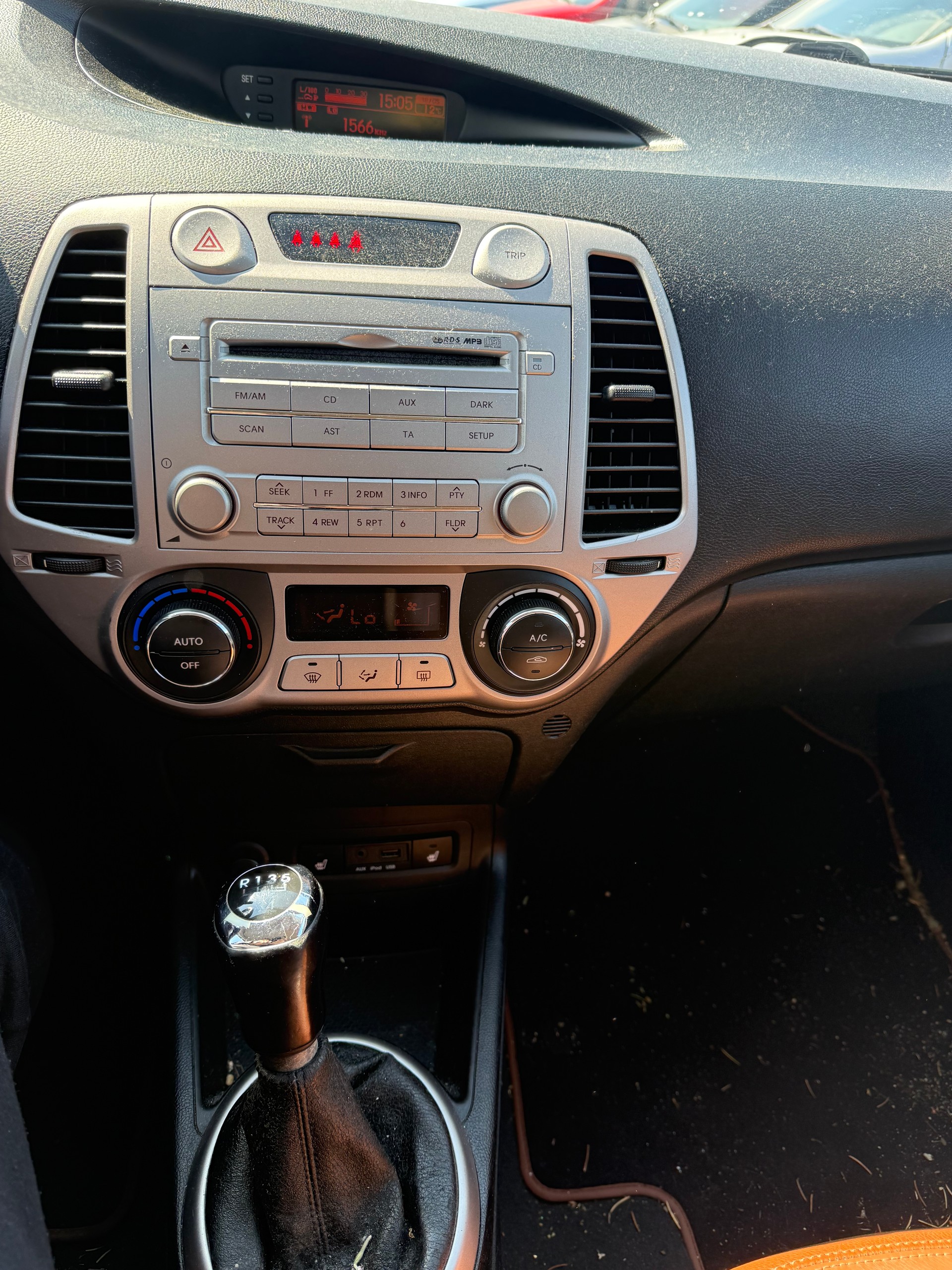 HYUNDAI i20 1.6 Premium-image-7