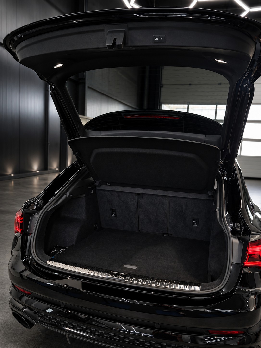AUDI RS Q3 Sportback quattro 400PS Black Optic-image-7