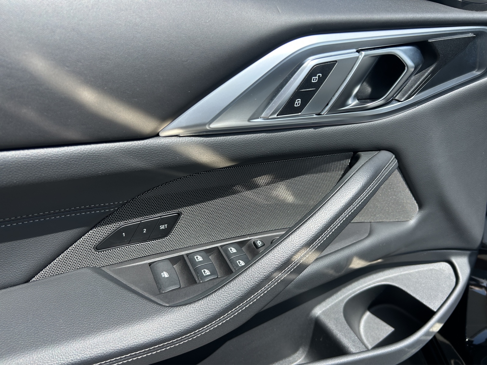 BMW M440i xDrive Cabrio 48V-image-14