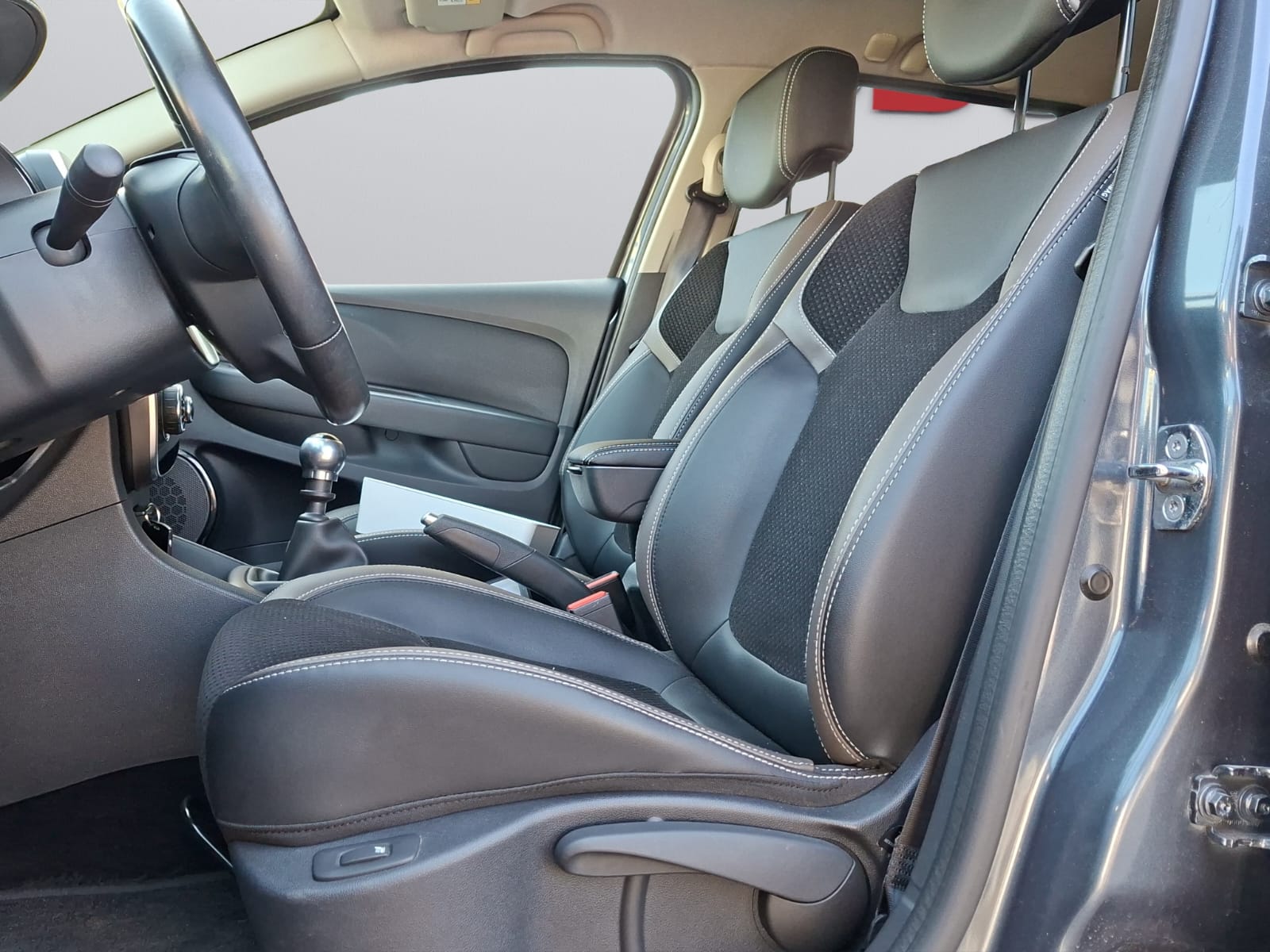 RENAULT Clio Grandtour 1.2 16V T Intens-image-9