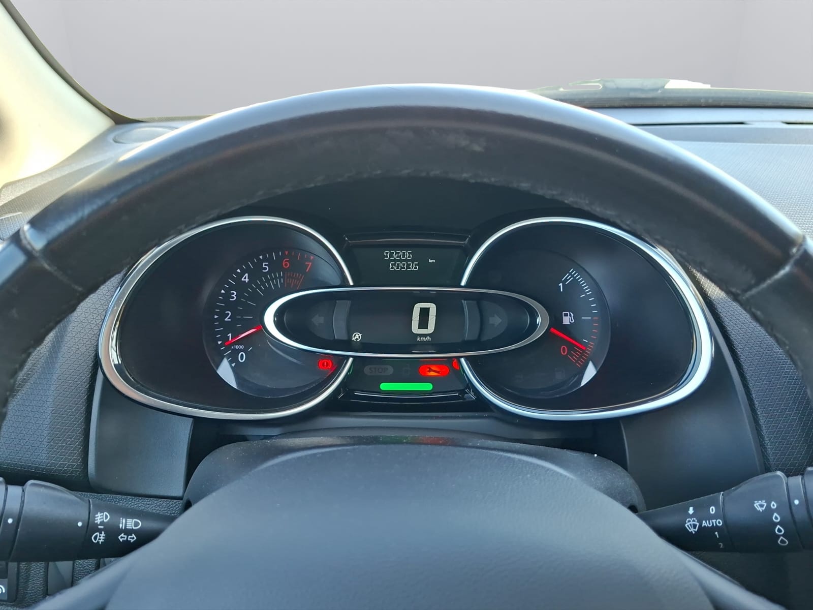 RENAULT Clio Grandtour 1.2 16V T Intens-image-16