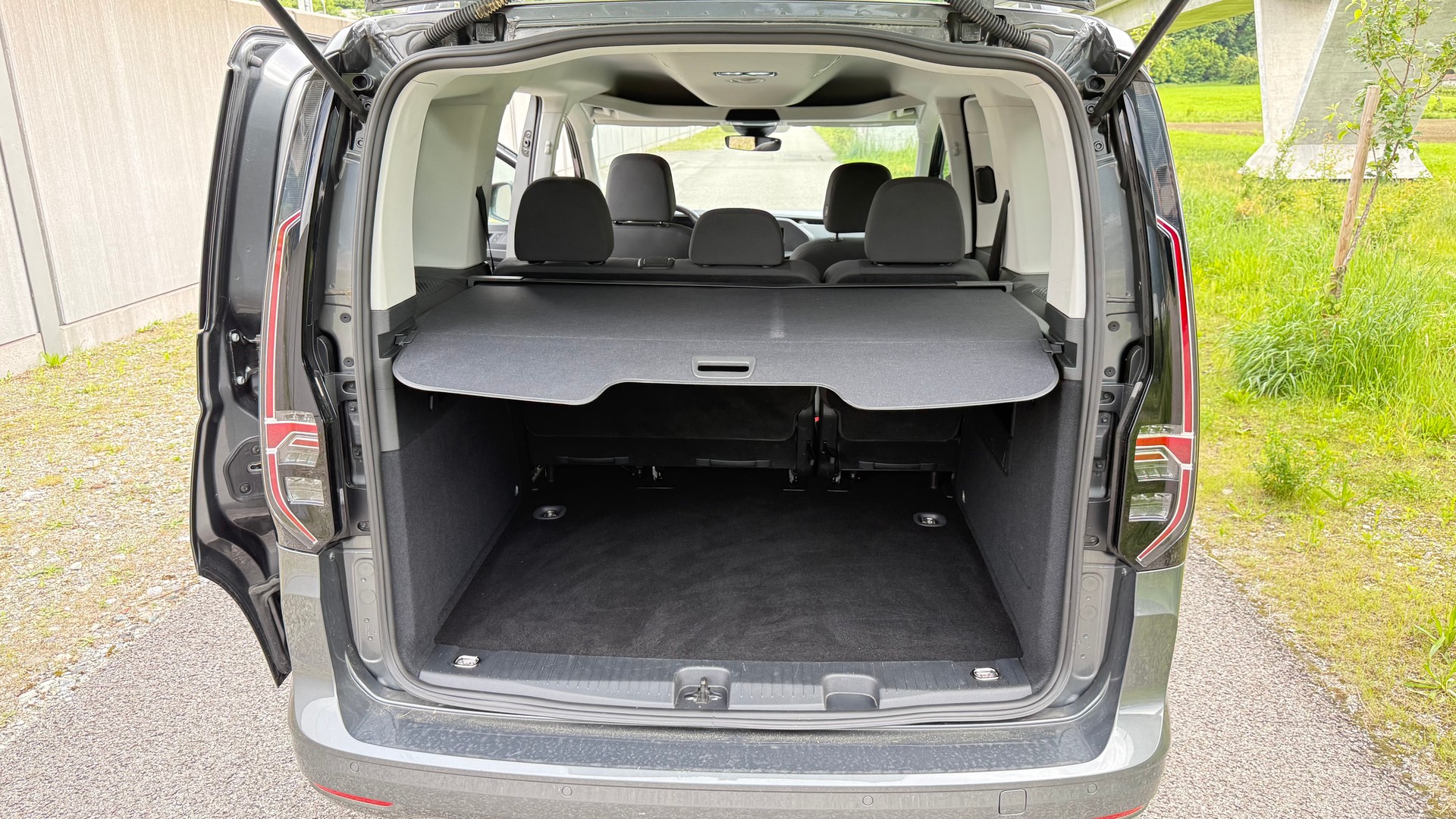 VW Caddy Maxi 2.0 TDI Liberty DSG-image-9