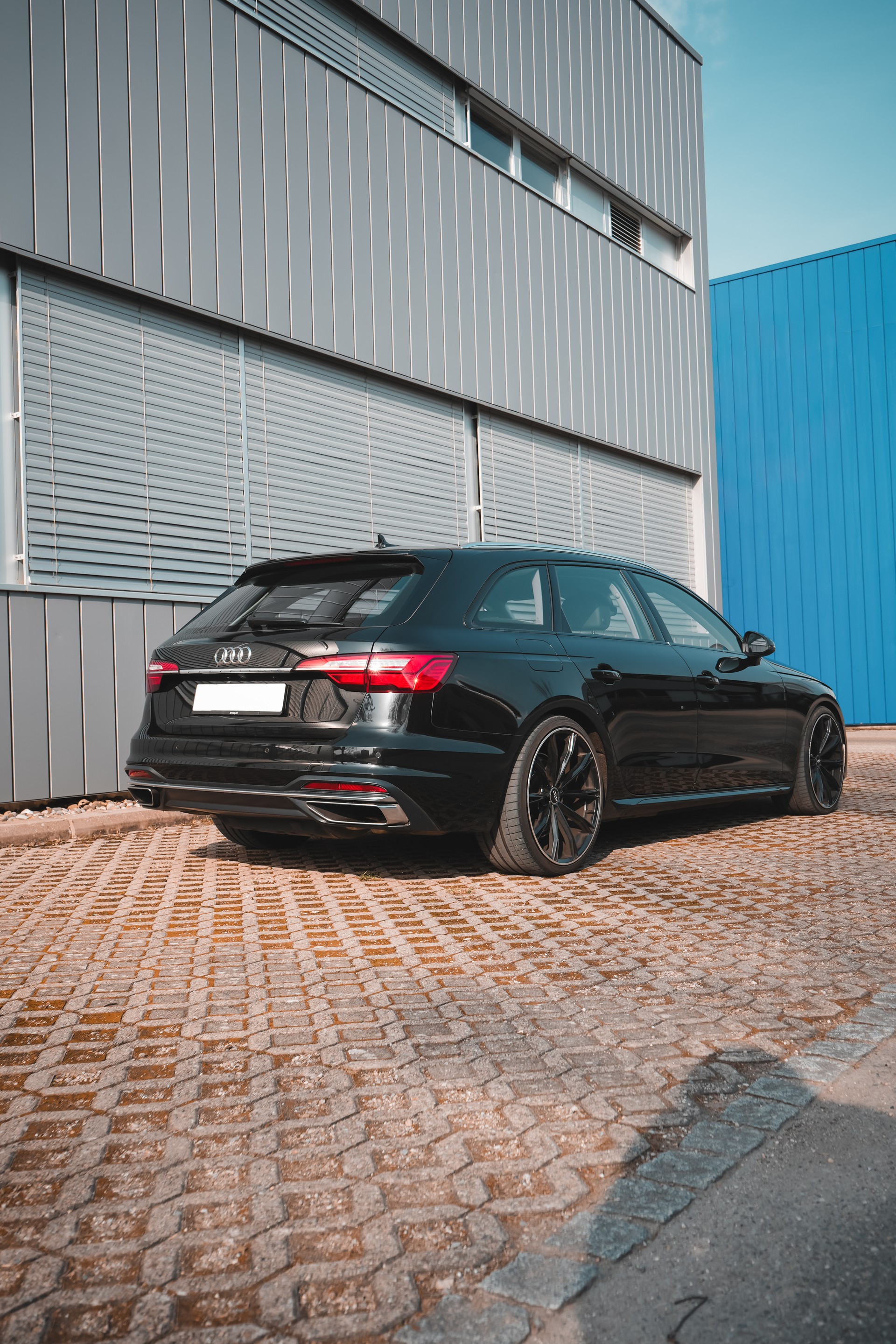 AUDI A4 Avant 40 g-tron S-tronic-image-3