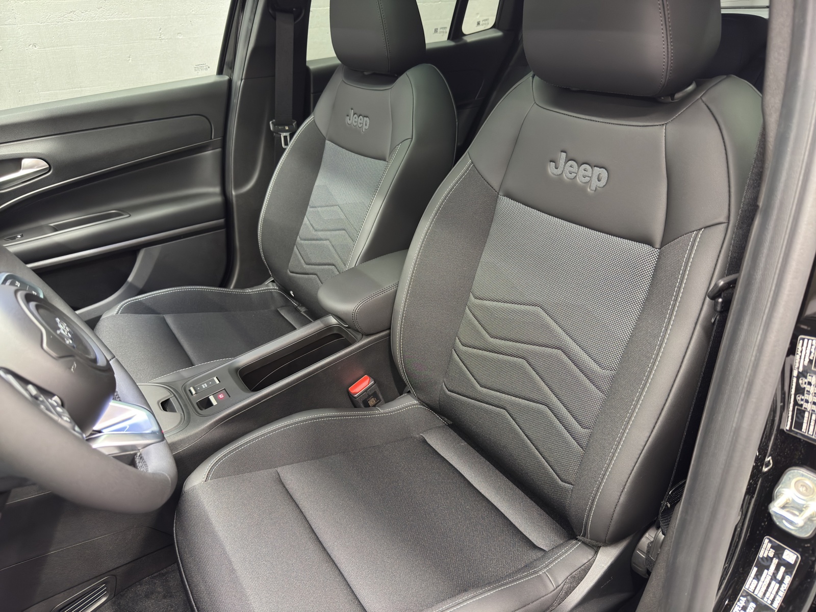 JEEP Avenger 1.2 MHEV Black Edition & Sky-image-13